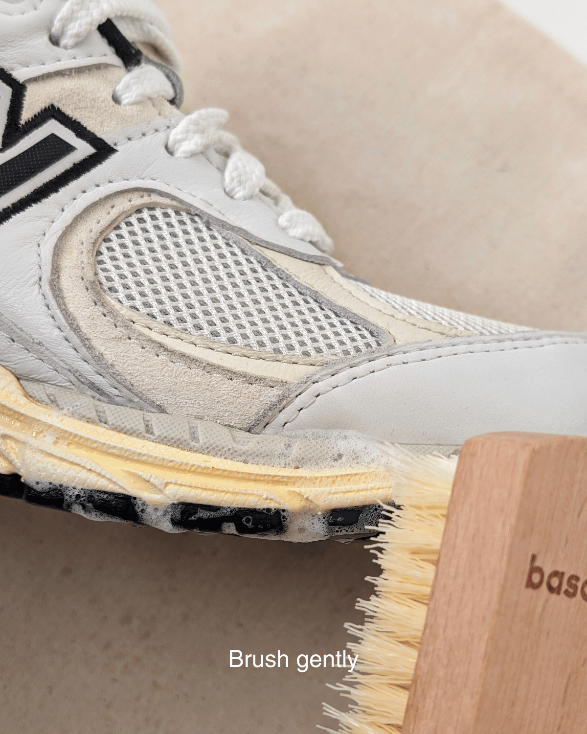 Solution nettoyante 100% biodégradable pour chaussures | "the essential kit bascket"