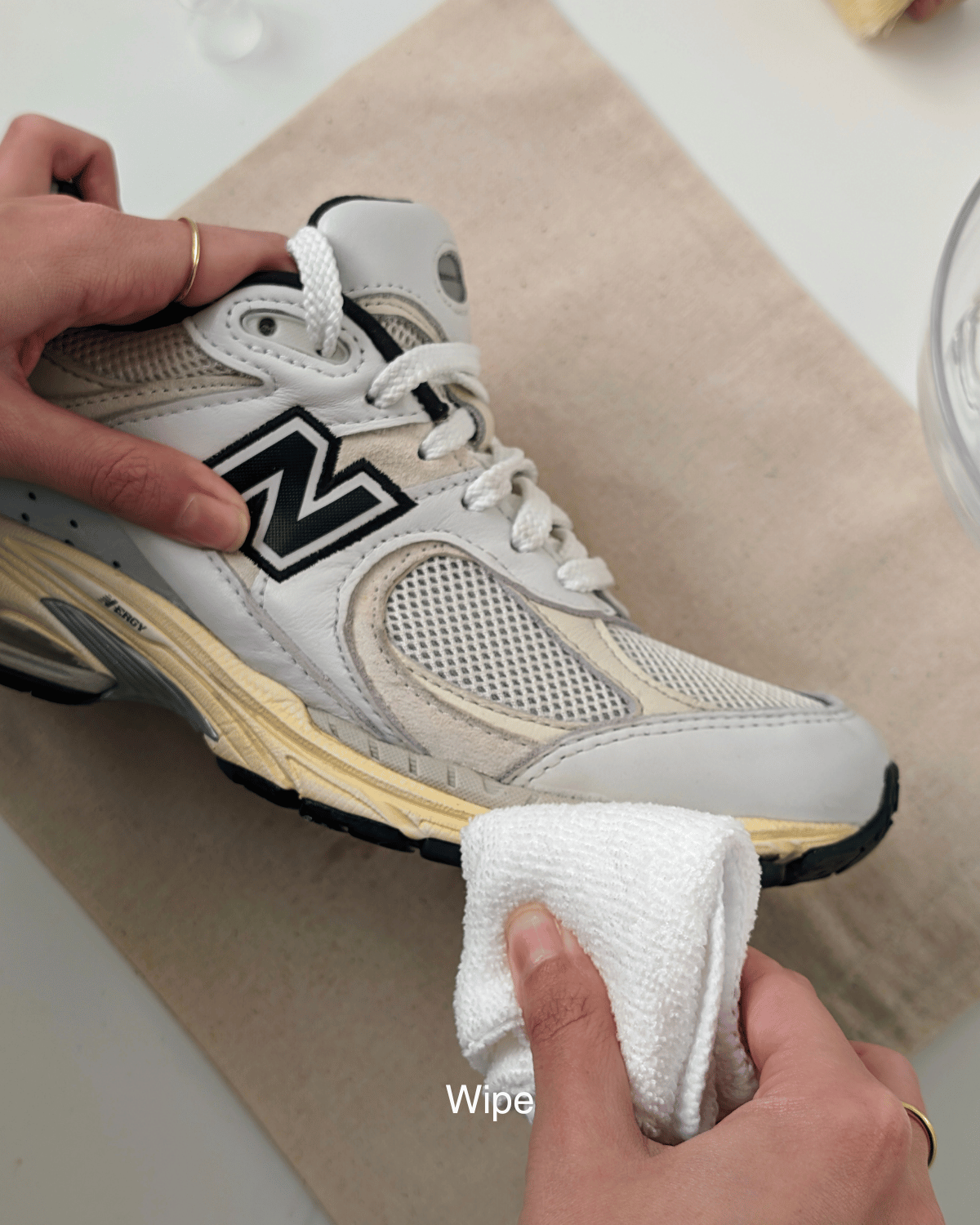 Solution nettoyante 100% biodégradable pour chaussures | "the essential kit bascket"