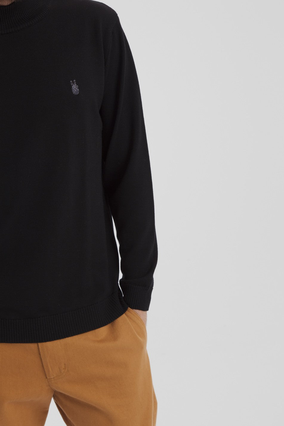 Pull col roulé noir en laine mérinos