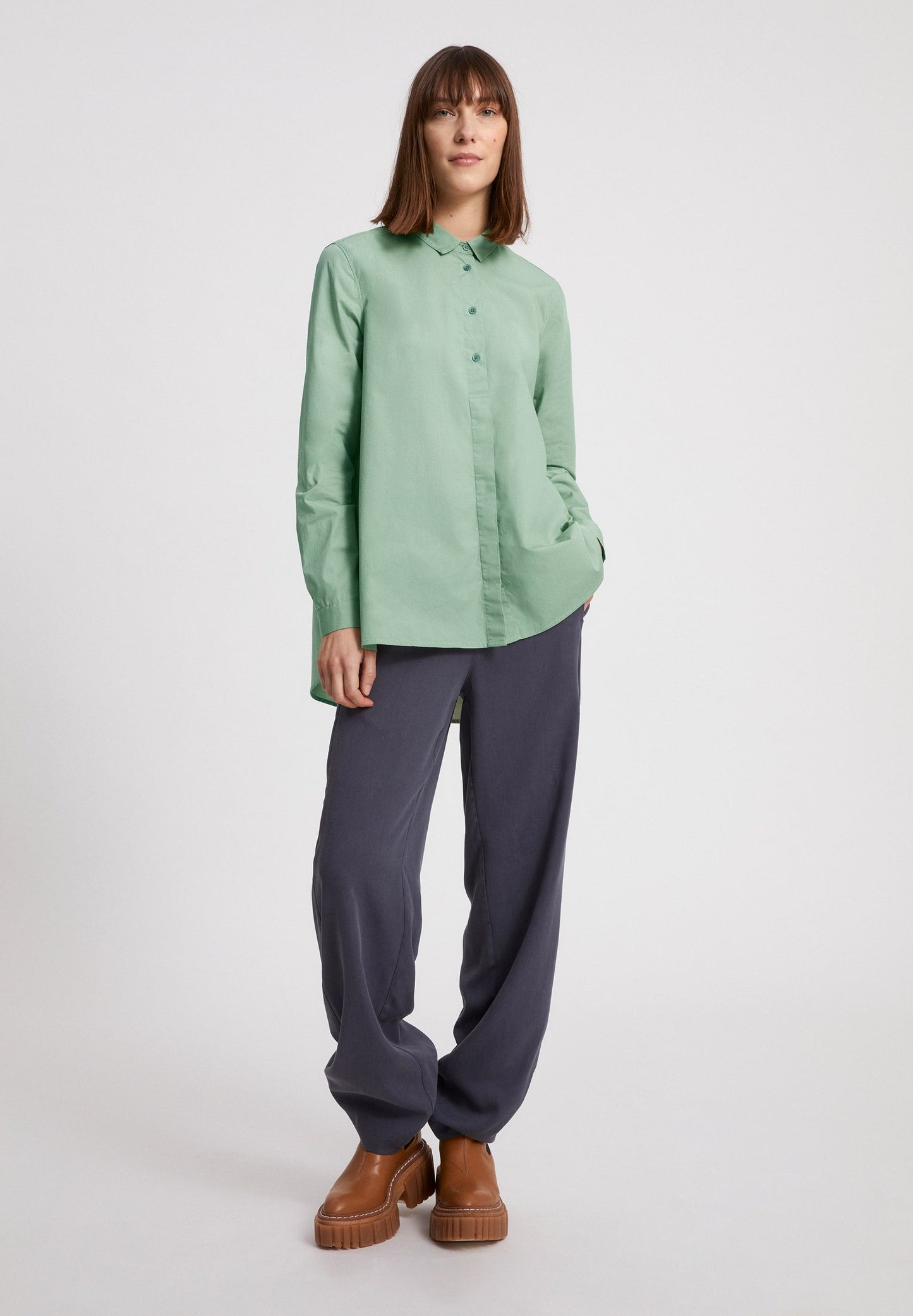 Chemise oversize vert pâle en coton bio - BLANCAA Sage green