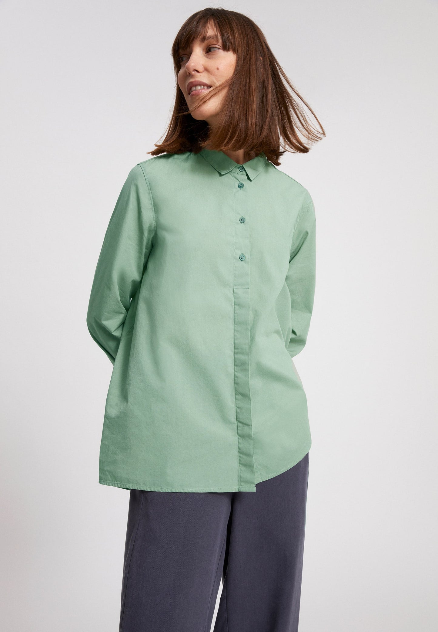 Chemise oversize vert pâle en coton bio - BLANCAA Sage green