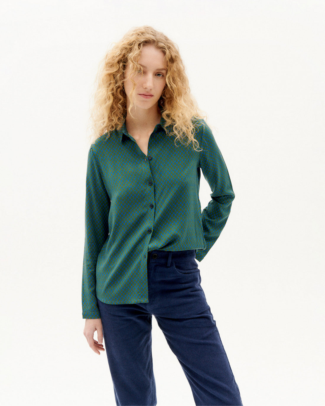 Blouse verte et bleue à motifs en ecovero - squares klein blue chamomile blouse