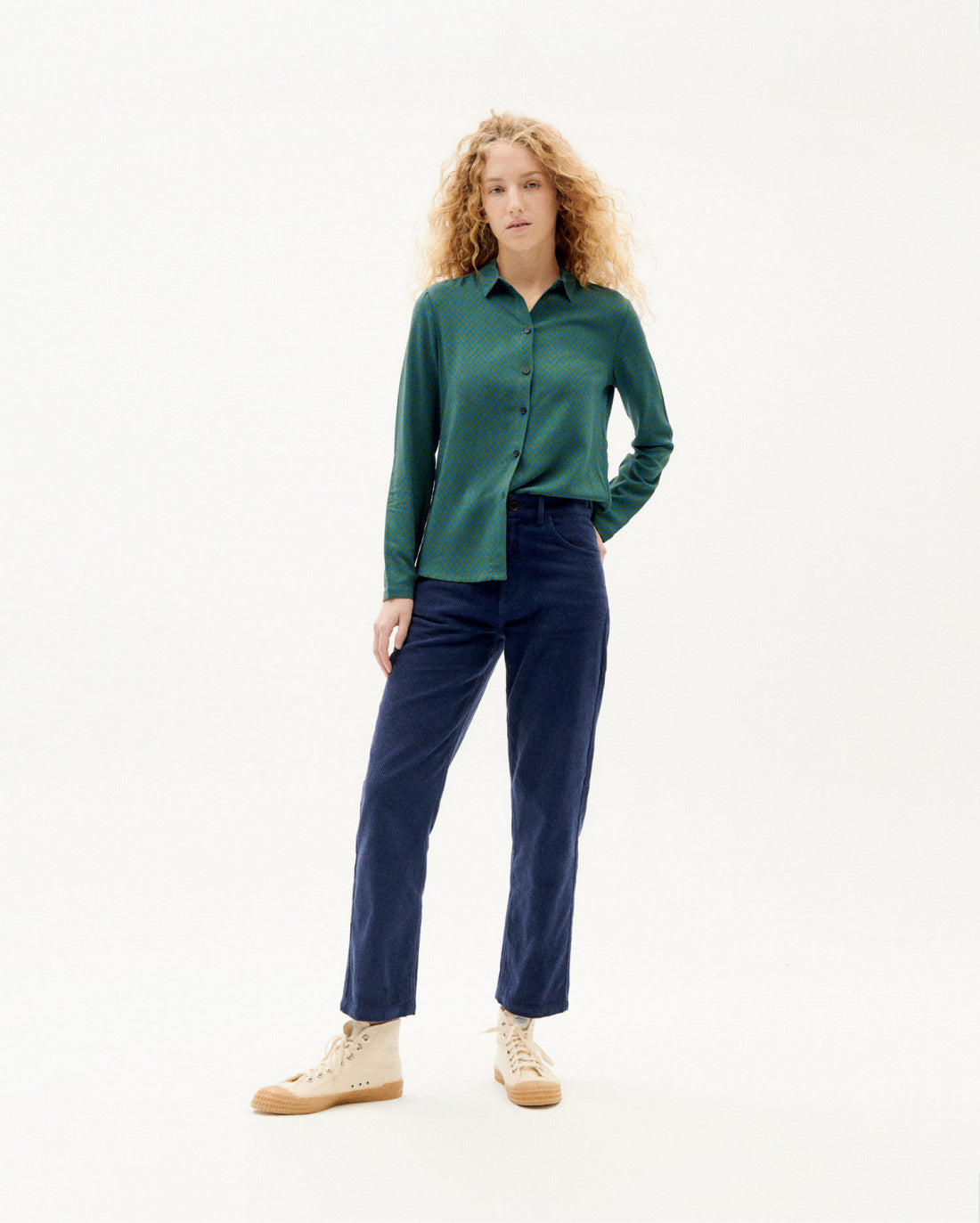 Blouse verte et bleue à motifs en ecovero - squares klein blue chamomile blouse