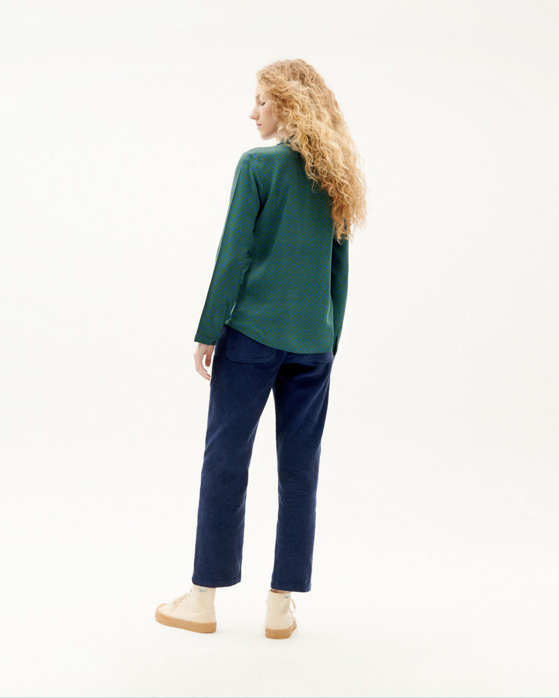 Blouse verte et bleue à motifs en ecovero - squares klein blue chamomile blouse