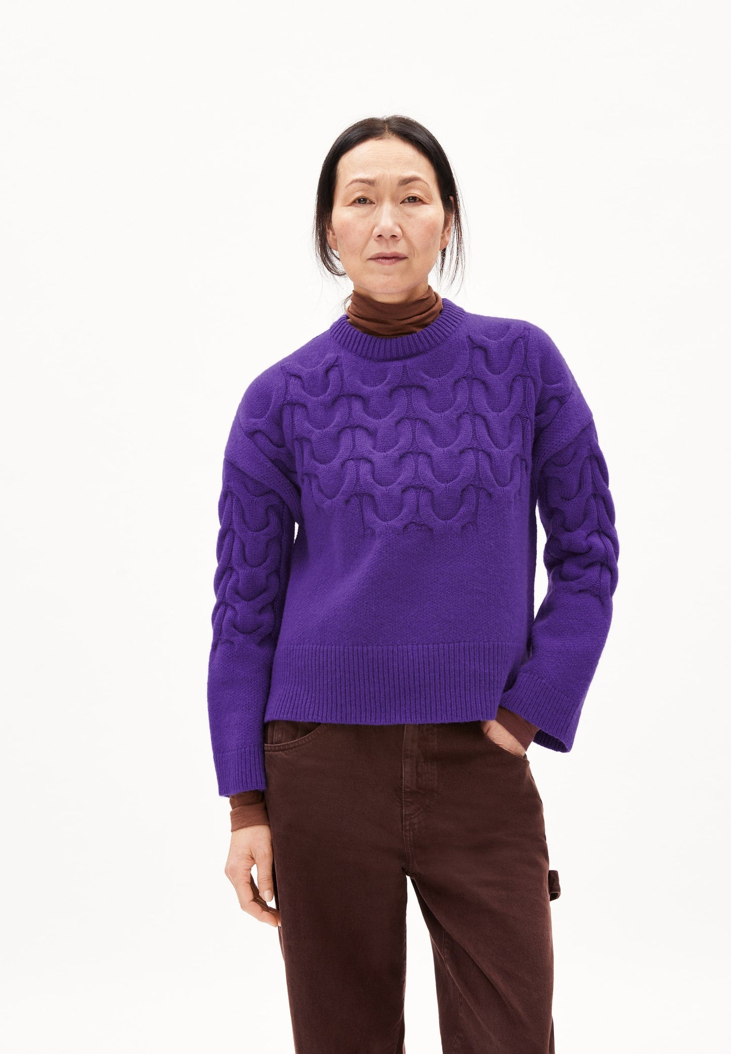 Pull maille en laine bio et recyclée | violet "brunaa cable - indigo lilac"