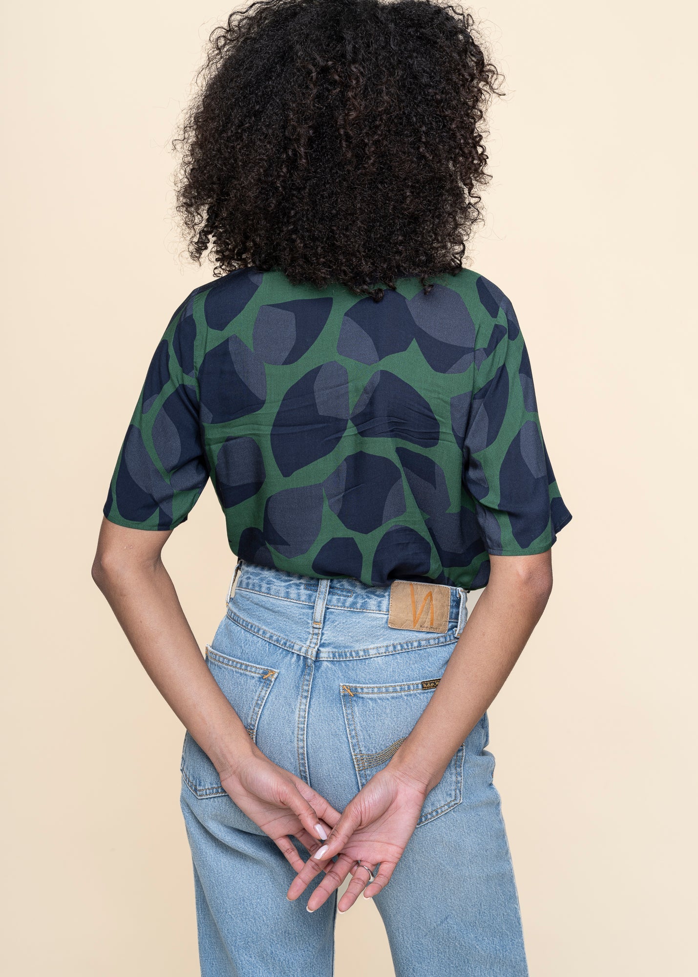 Blouse en ecovero | multicolore "leaf dark libelula blouse - multicolor"