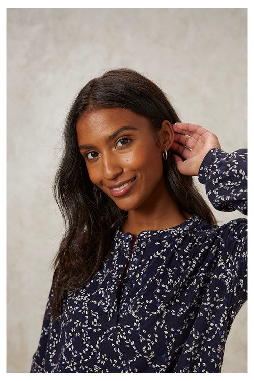 Blouse marine à motifs en coton bio - cara leaf top navy