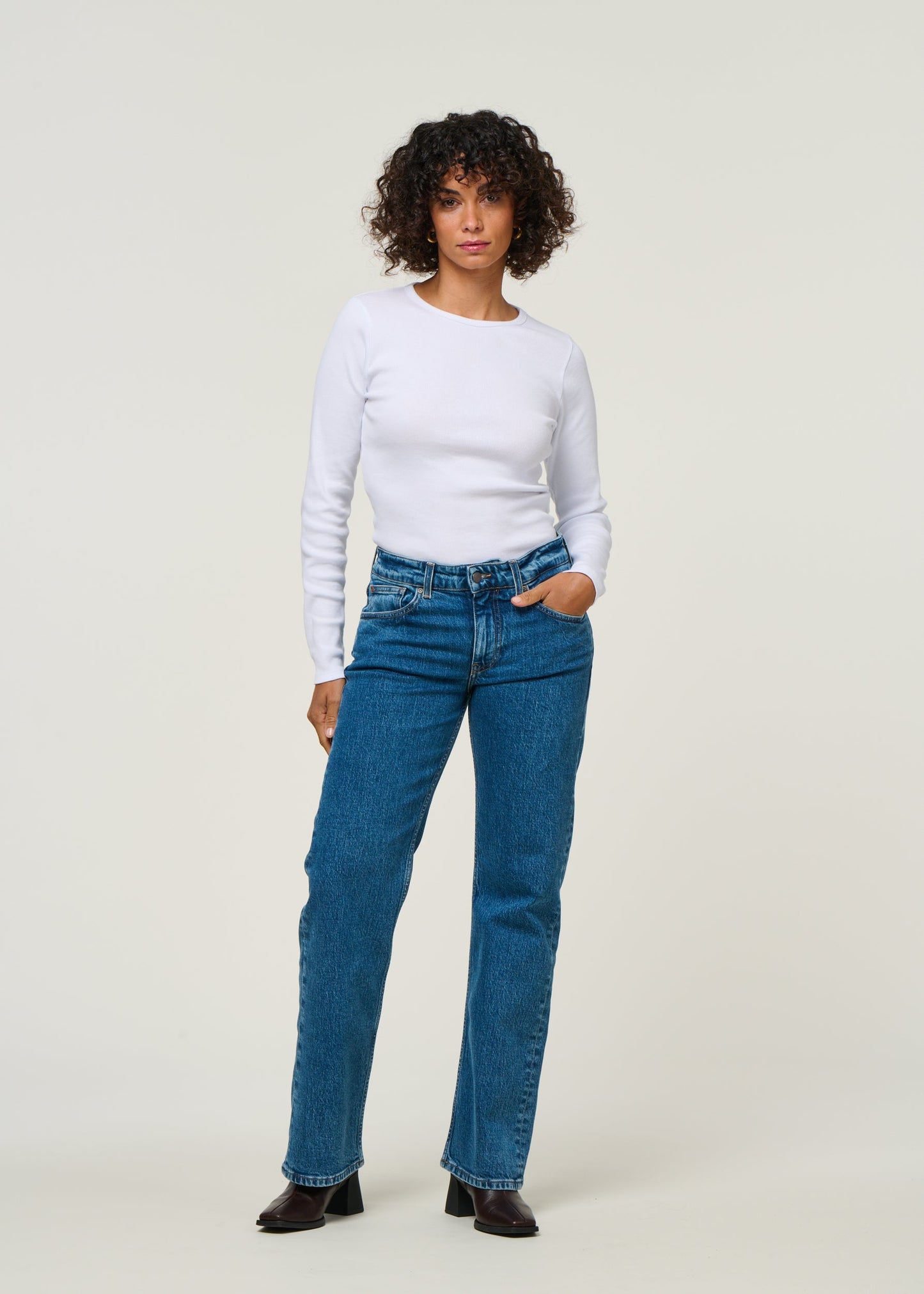 Jean droit en coton bio et recyclé | bleu "carry mid straight - stone vintage"