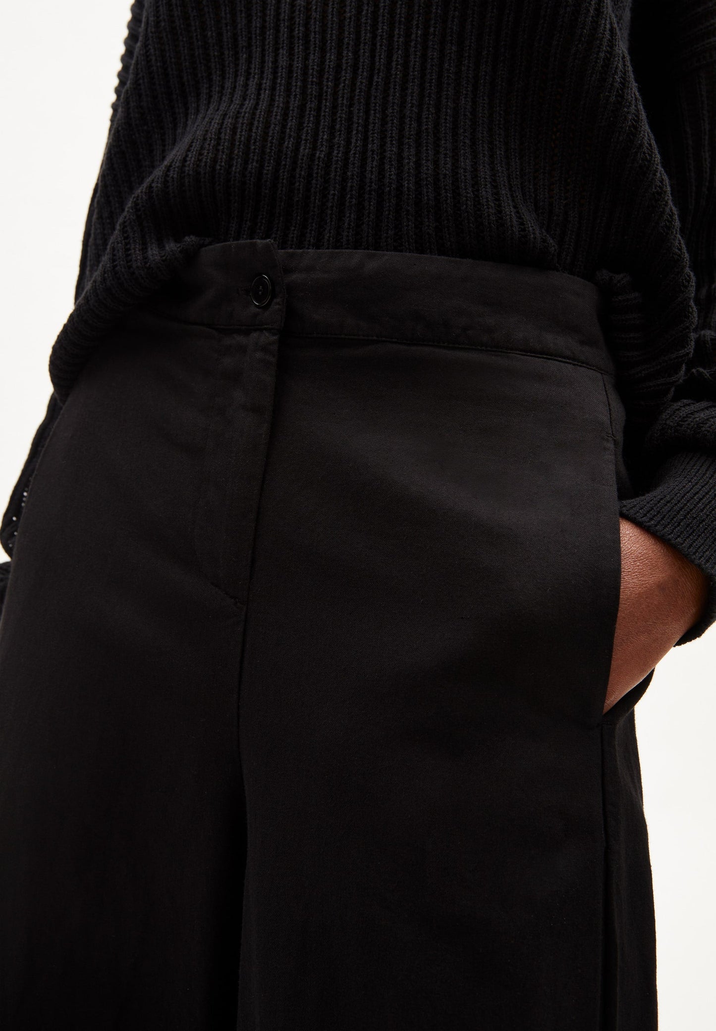 Pantalon noir en lin, coton bio et recyclé - carunaa lino black