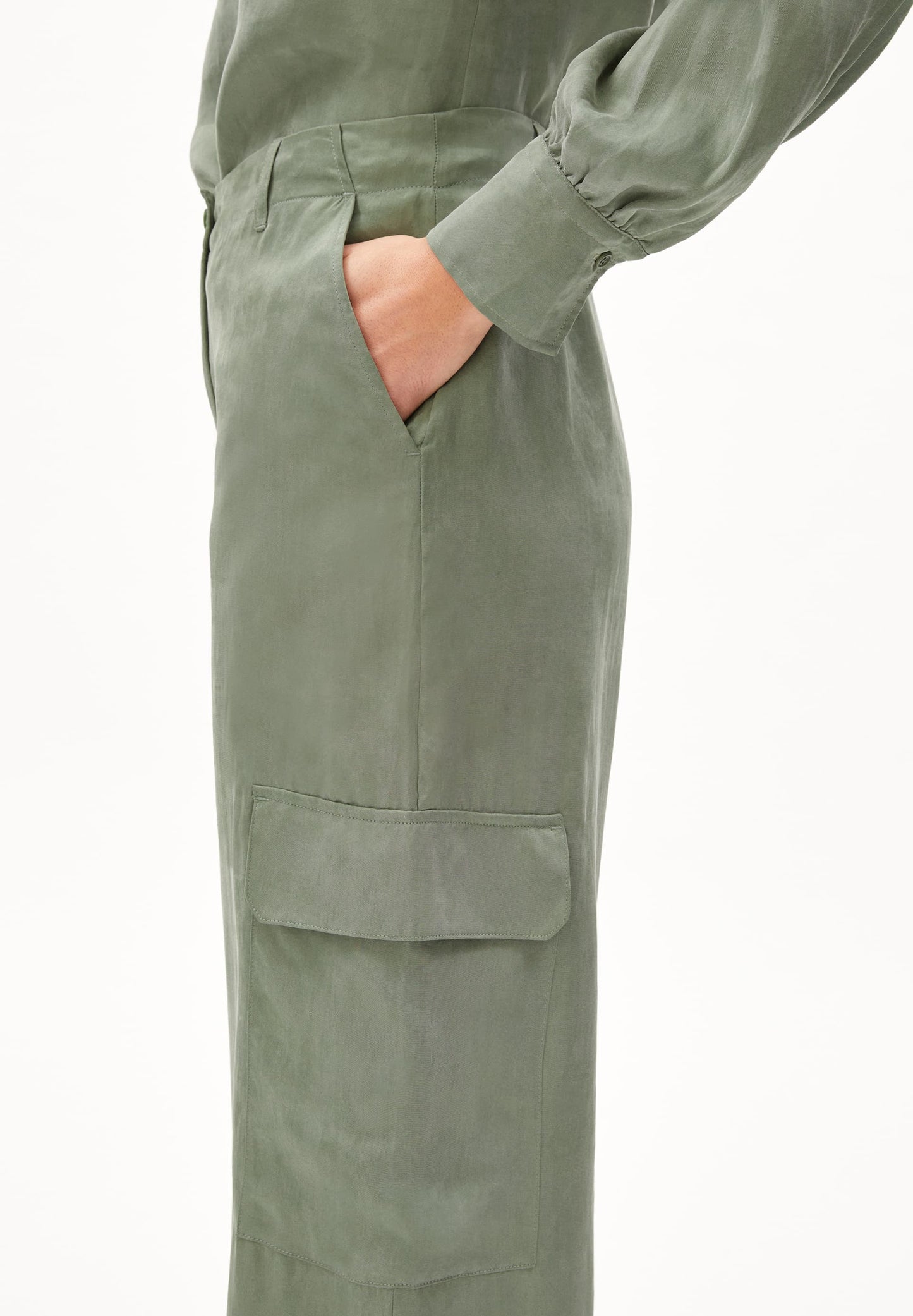 Pantalon fluide cargo en tencel | vert "catiaa grey green"