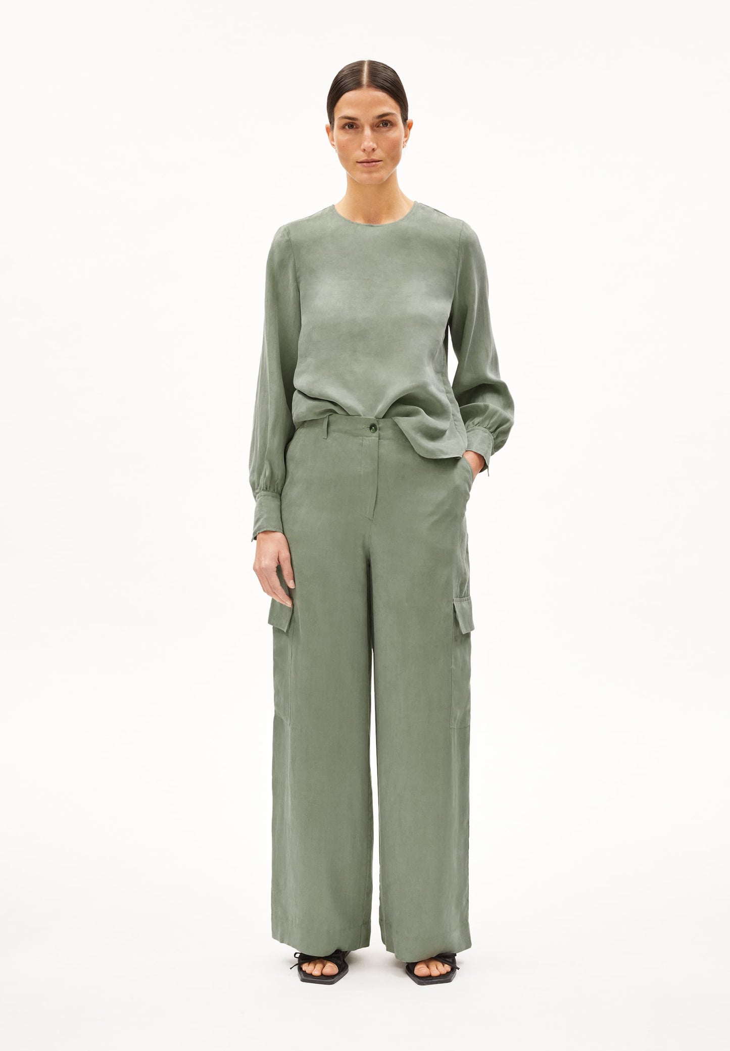 Pantalon fluide cargo en tencel | vert "catiaa grey green"