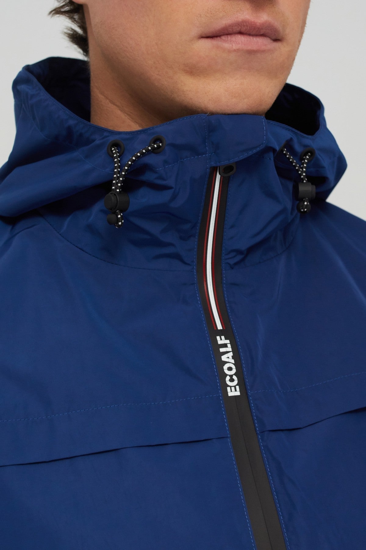 Veste déperlante bleue en polyester recyclé et sorona - dalven nautic