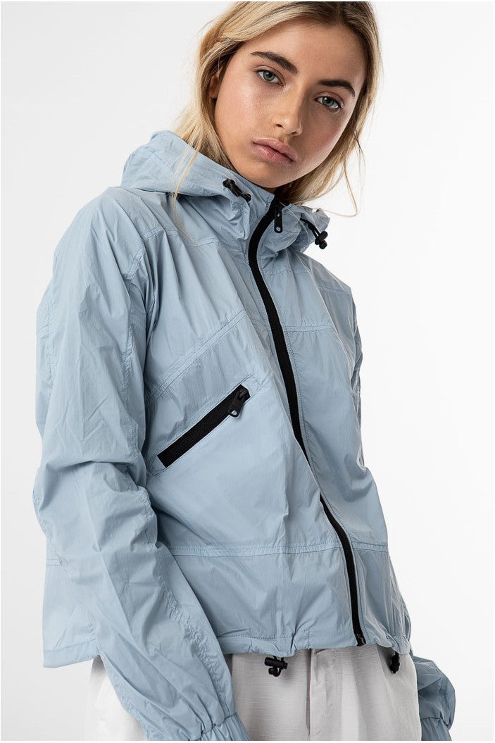 Coupe-vent bleu clair en nylon recyclé - Alessandra