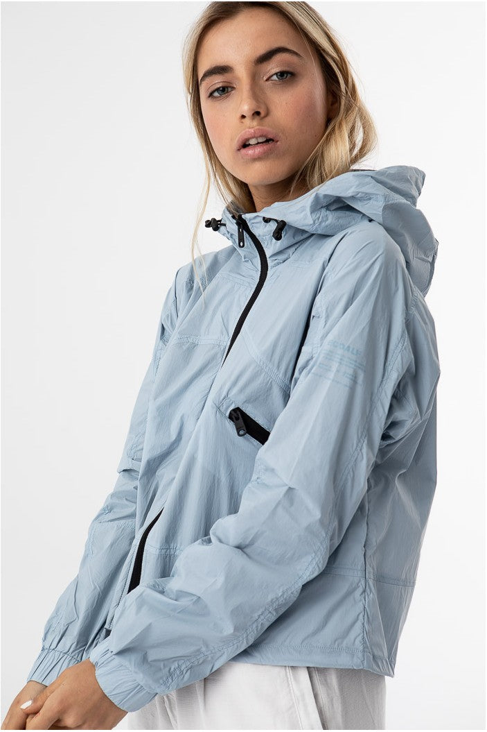 Coupe-vent bleu clair en nylon recyclé - Alessandra