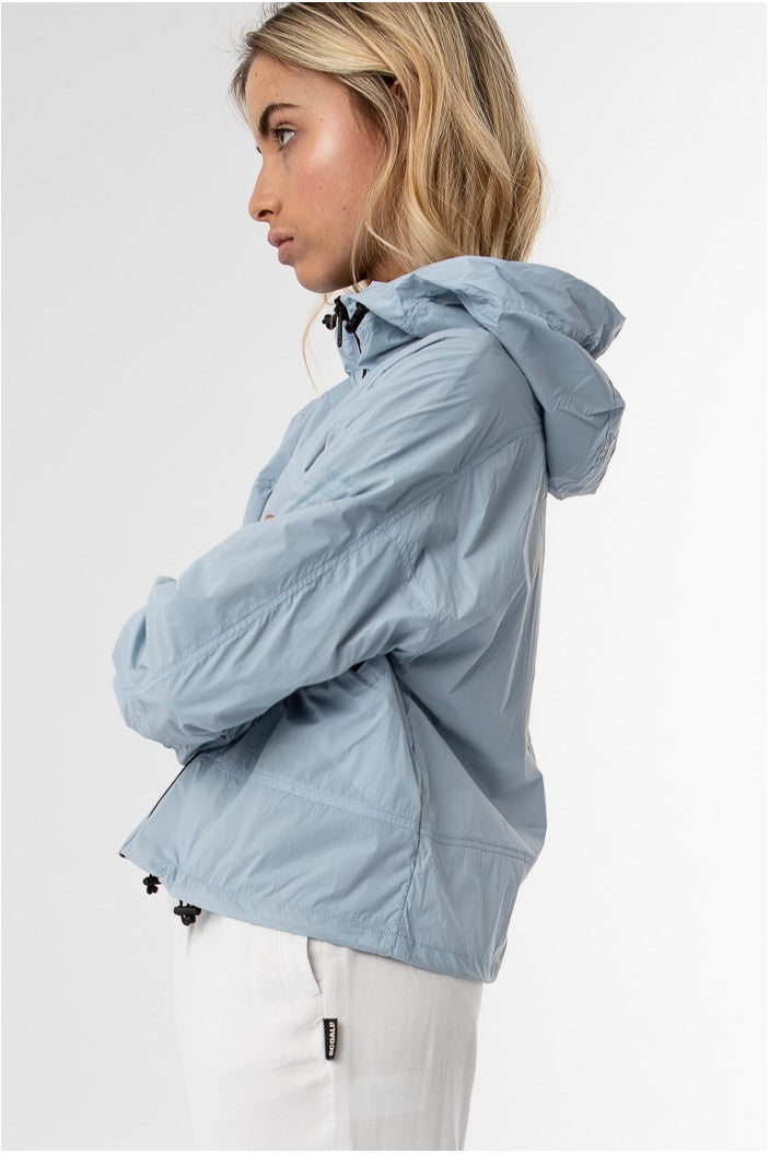 Coupe-vent bleu clair en nylon recyclé - Alessandra