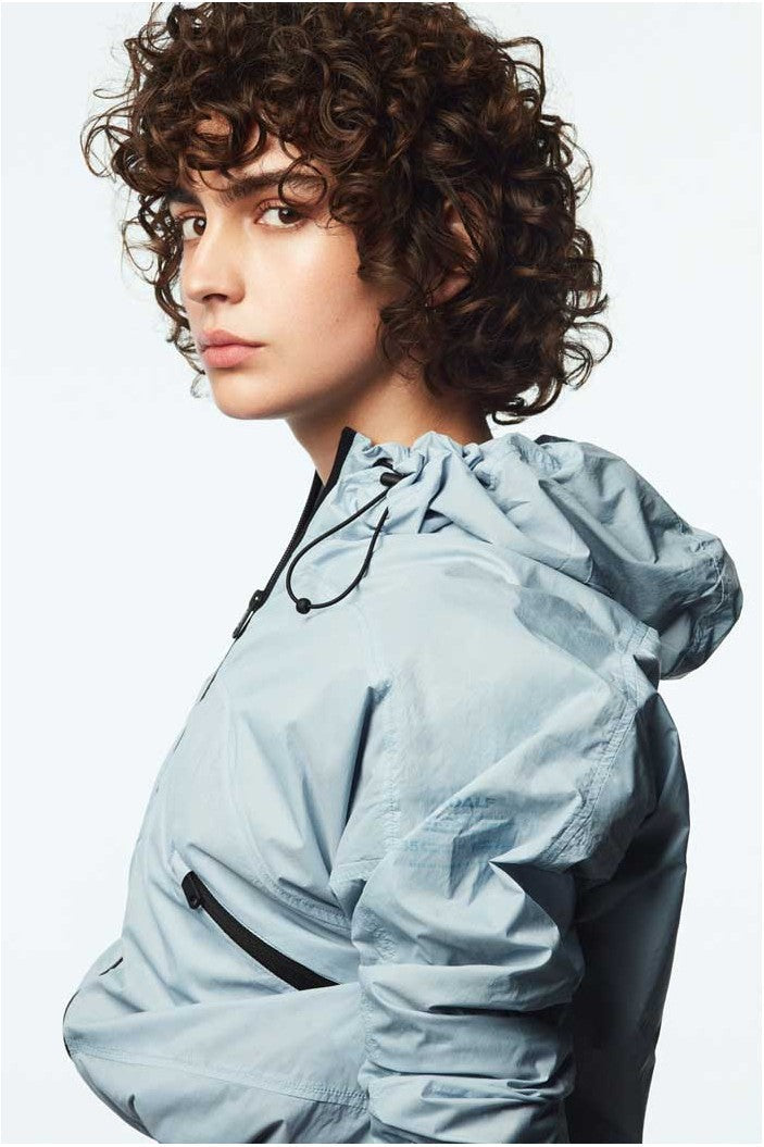 Coupe-vent bleu clair en nylon recyclé - Alessandra