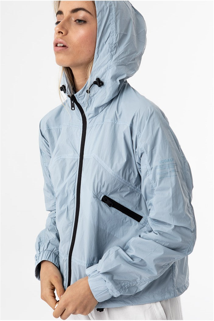 Coupe-vent bleu clair en nylon recyclé - Alessandra