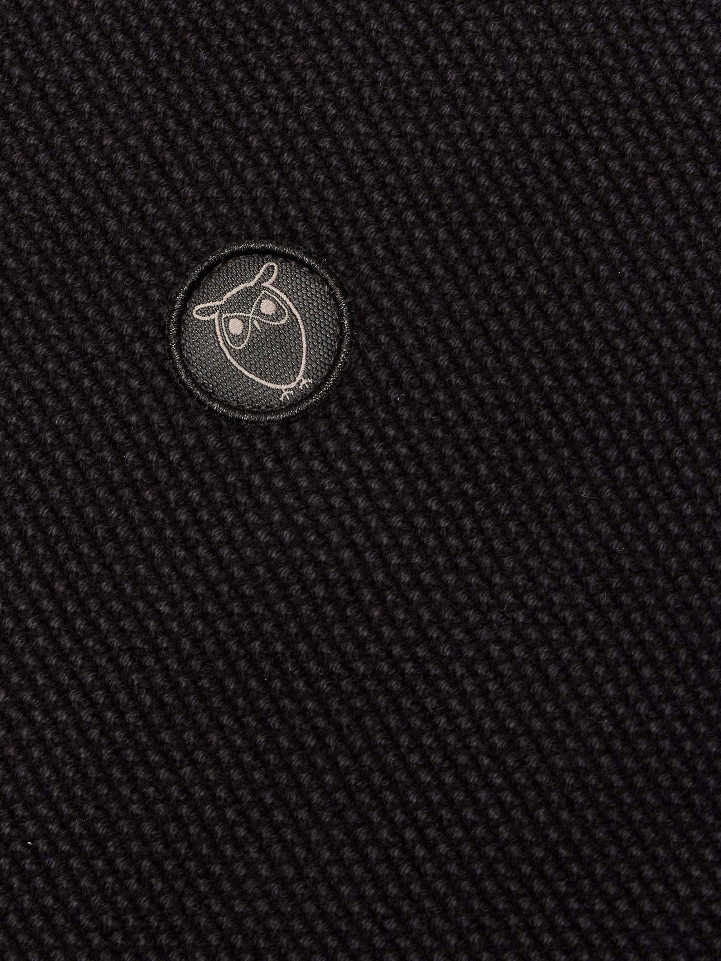 Pull léger piqué noir en coton bio - FIELD pique badge black jet