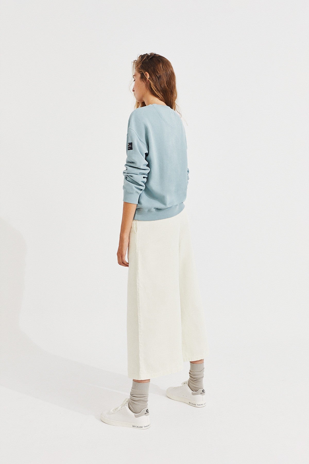 Sweat col rond imprimé bleu clair en coton bio recyclé - CERVINO