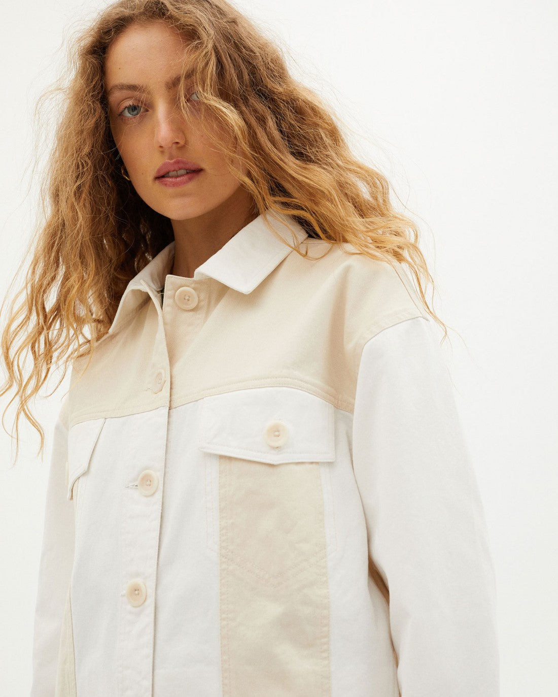 Veste bicolore beige et blanche en coton bio - PATCHED PHOEBE JACKET combo