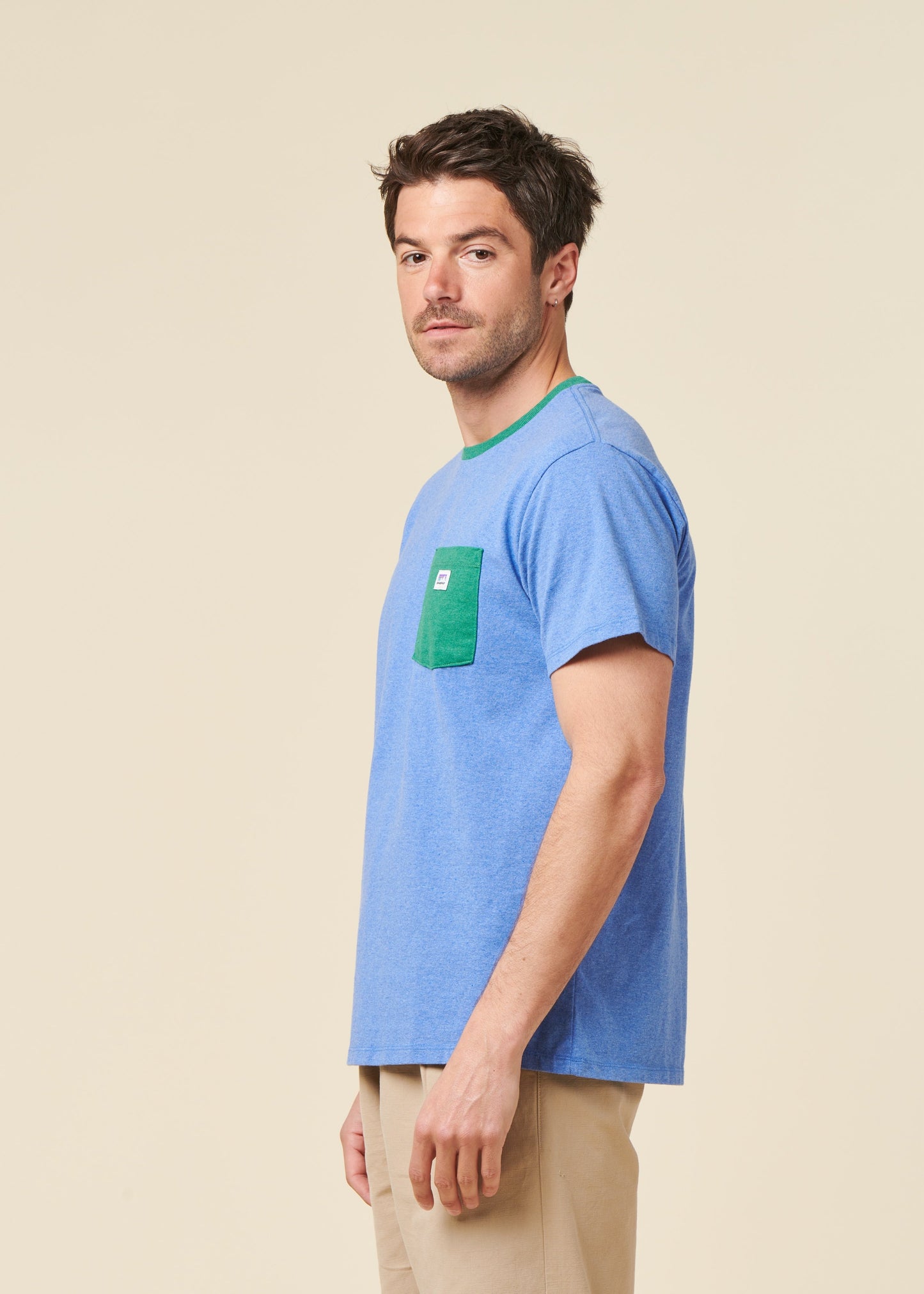 T-shirt en matières recyclées | bleu "shop sticker pocket responsibili-tee - abundant blue"