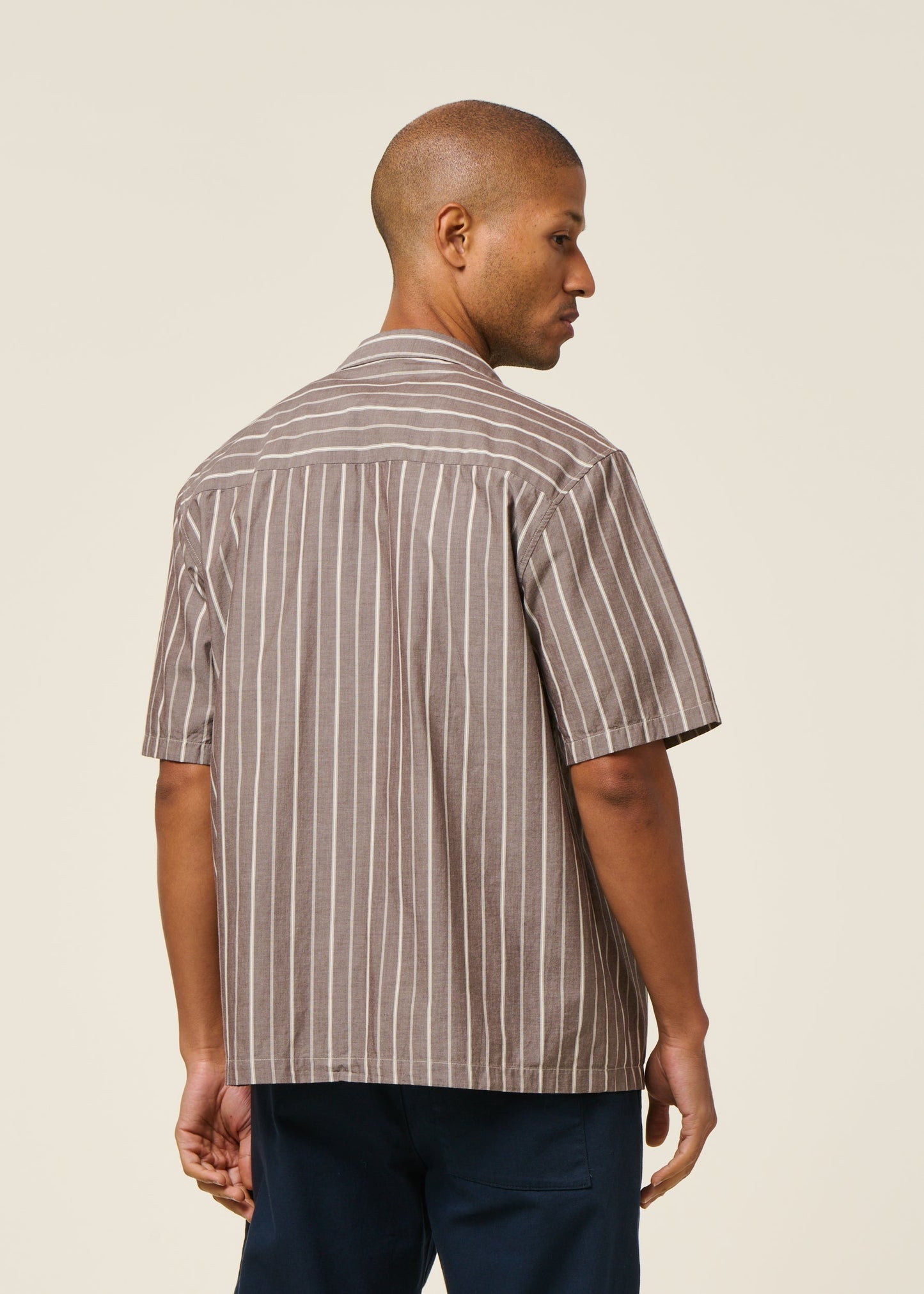 Chemise manches courtes en coton bio | rayé "bowling shirt - brown stripe"