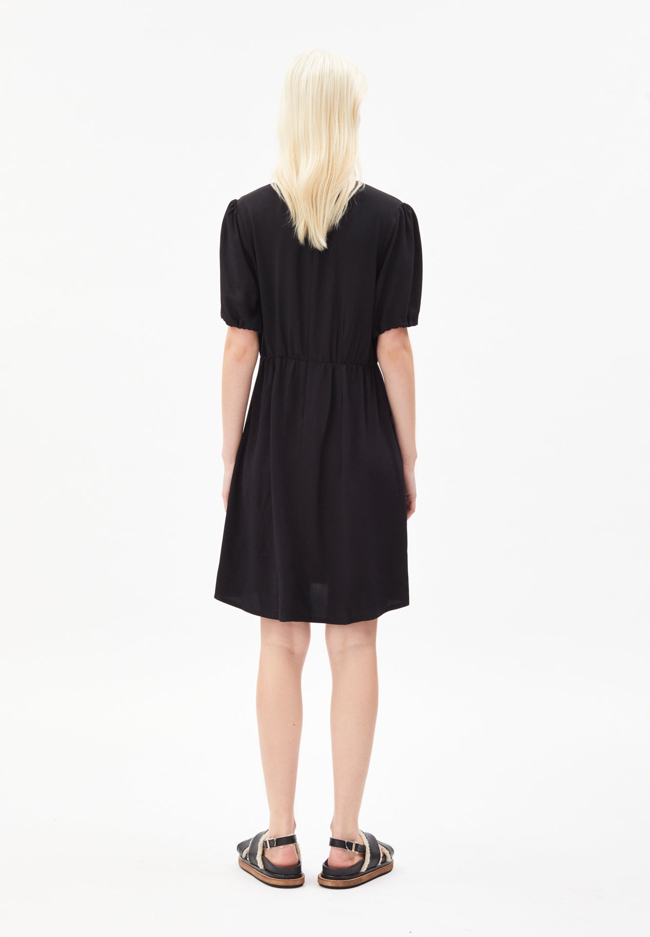 Robe courte noire en viscose Ecovero - cintiaa