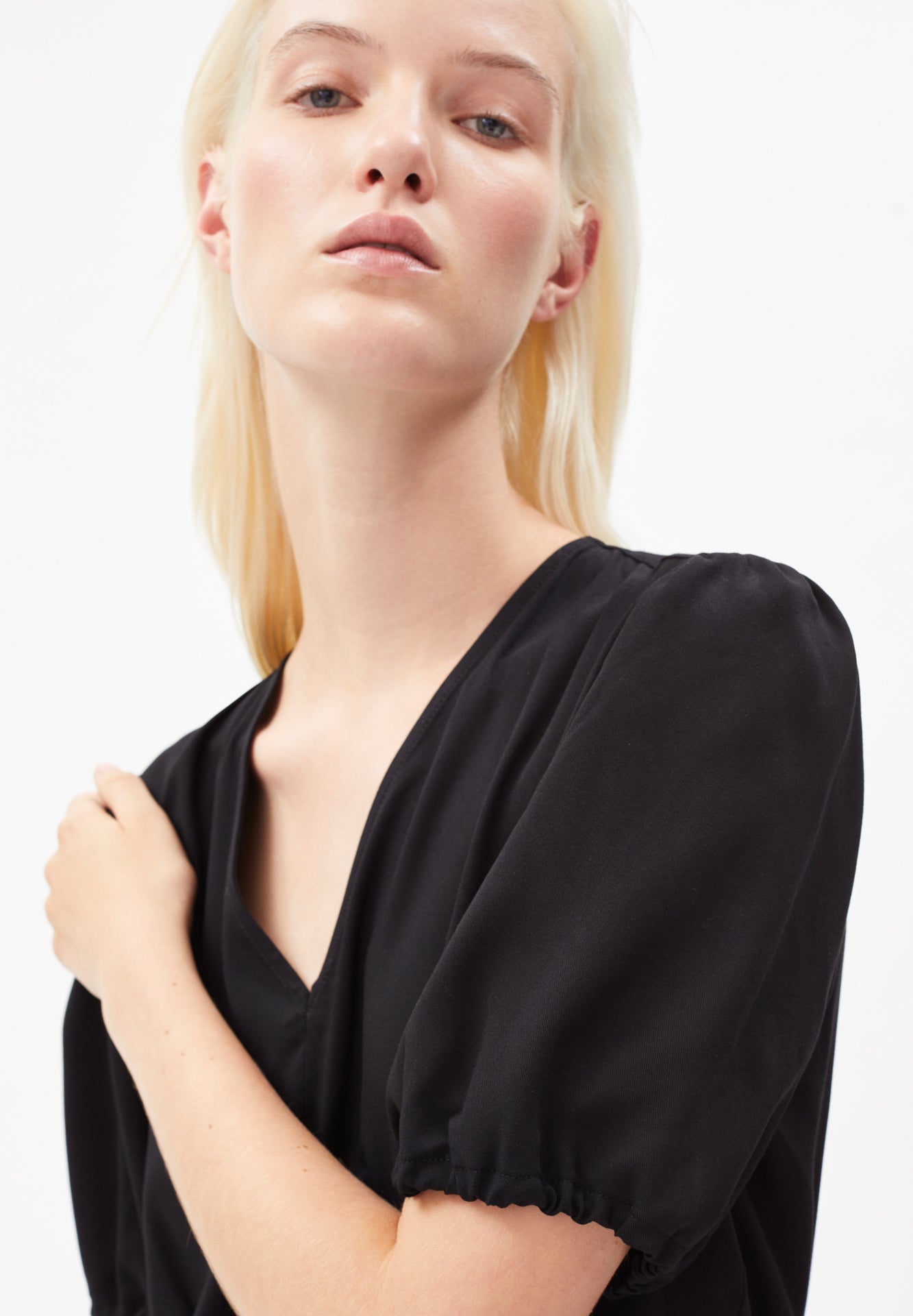 Robe courte noire en viscose Ecovero - cintiaa