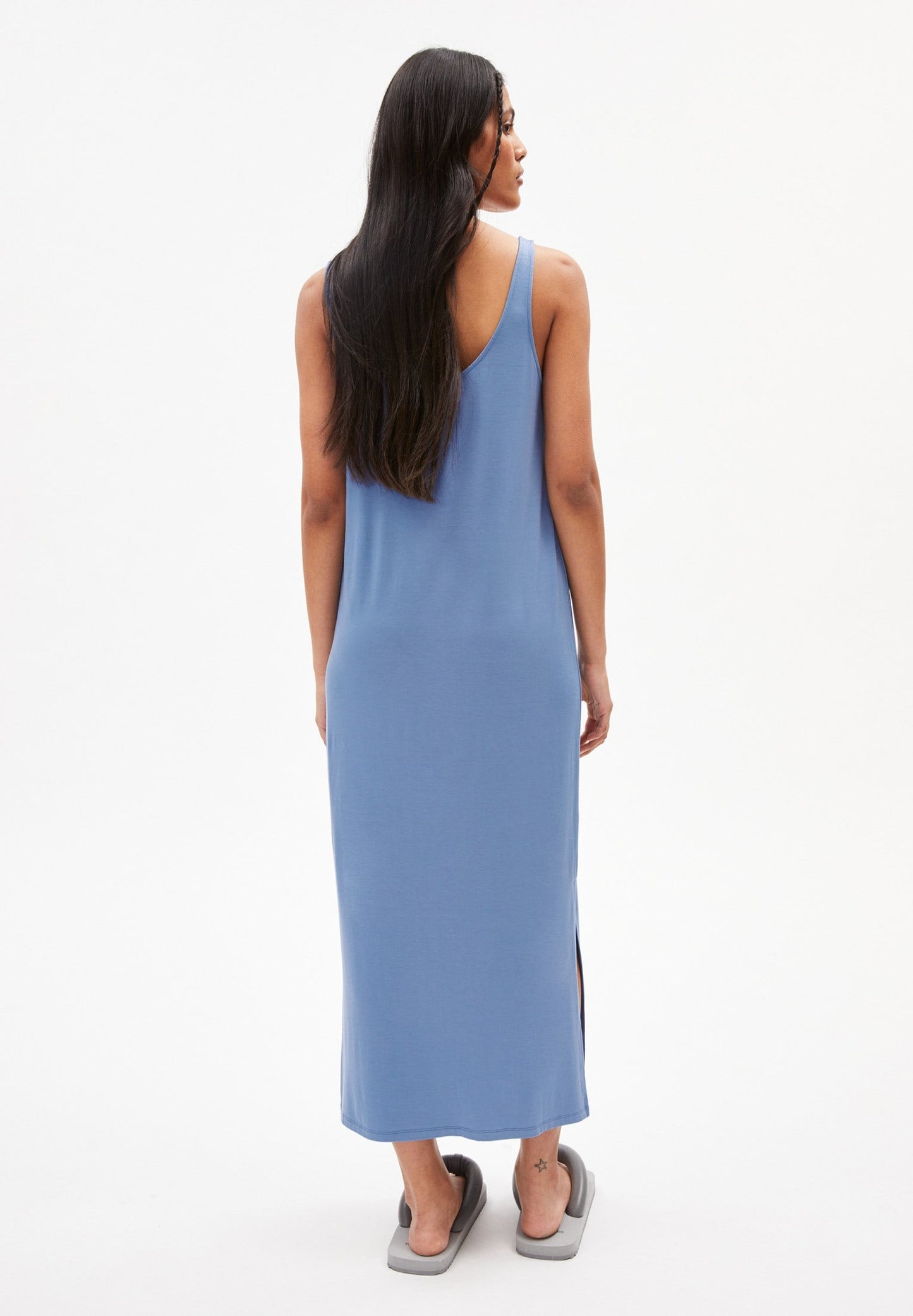 Robe longue bleu ciel en ecovero - claraa solid sky high