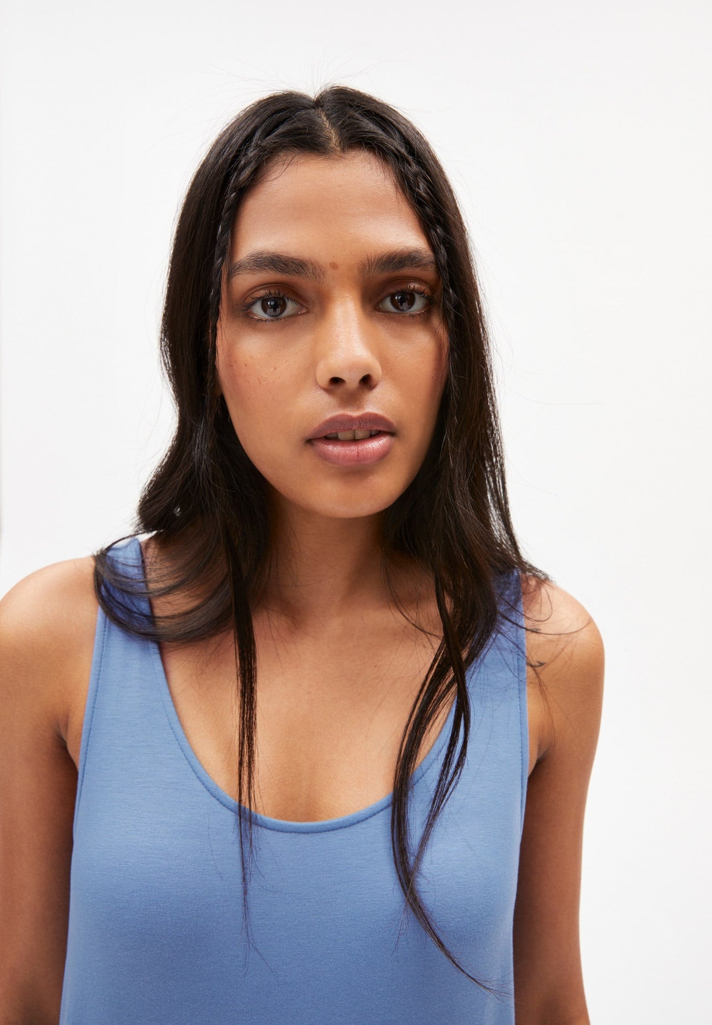 Robe longue bleu ciel en ecovero - claraa solid sky high