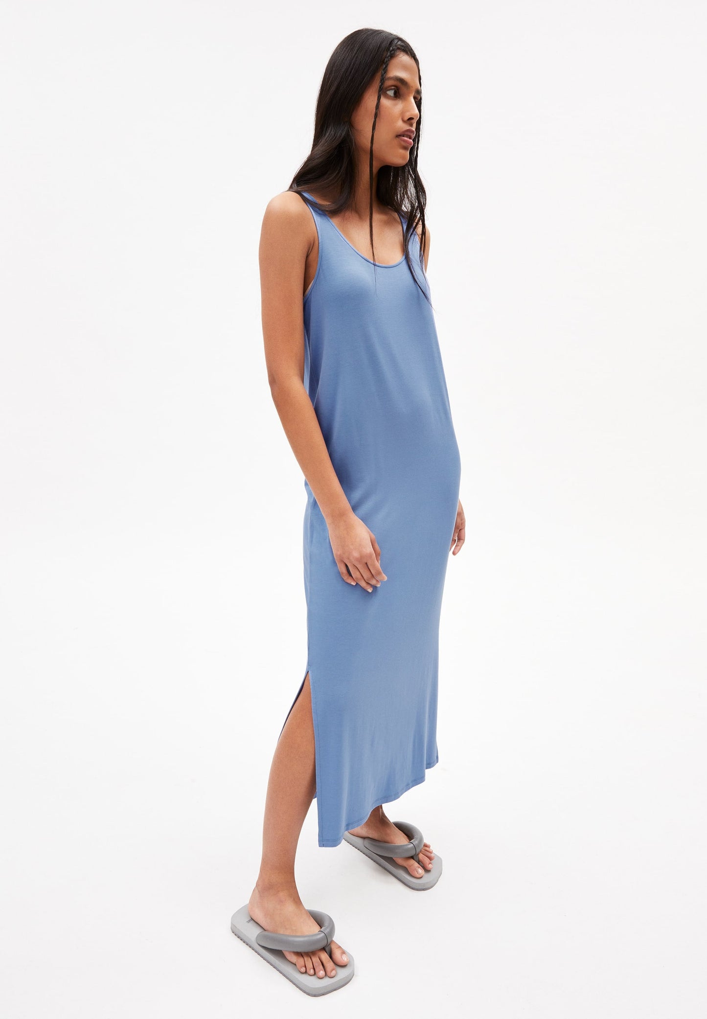 Robe longue bleu ciel en ecovero - claraa solid sky high