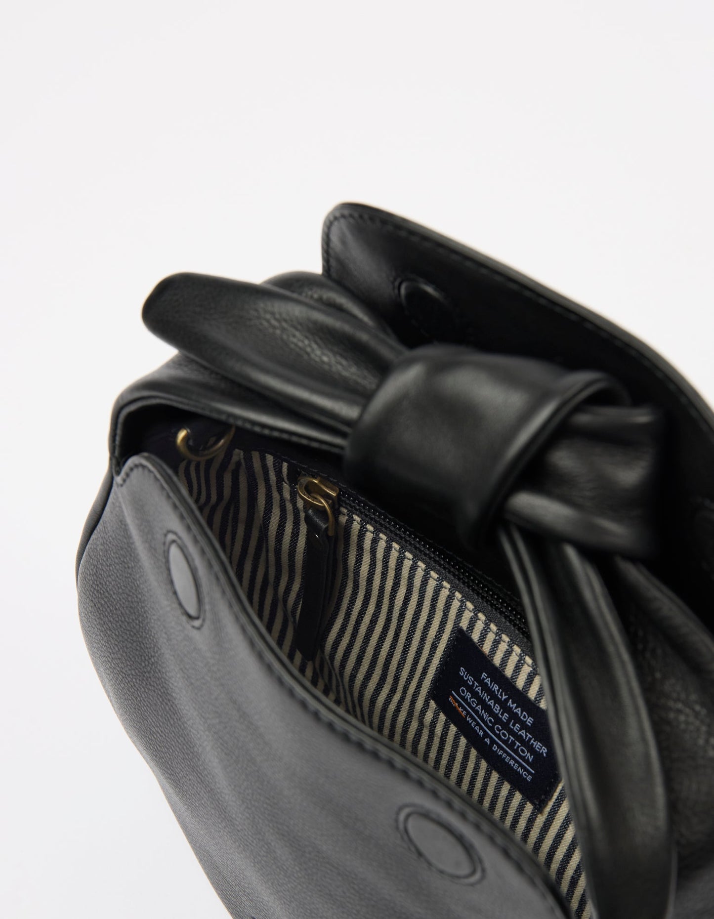 Sac à main en cuir certifié | noir " coco croissant black soft grain leather"
