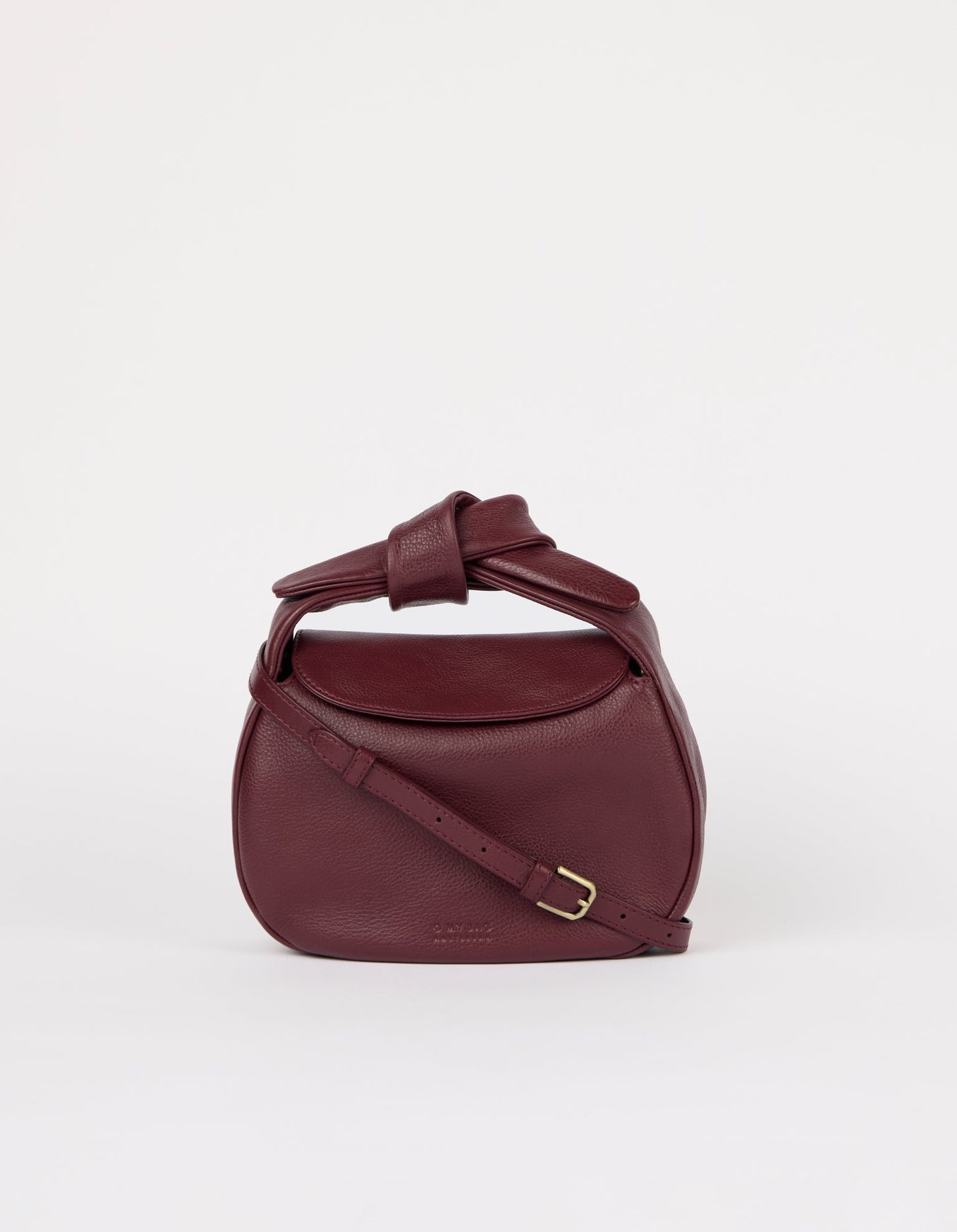 Sac à main en cuir certifié | rouge "Coco-croissant - Dark cherry soft grain leather"