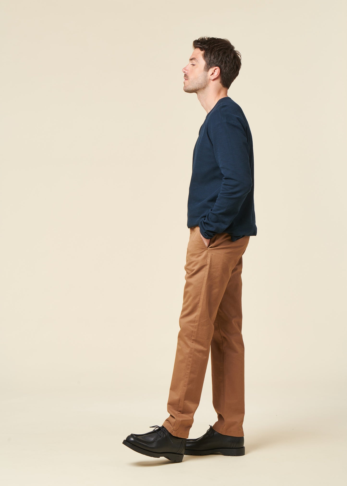 Chino droit en coton bio | Camel  "chuck regular chino twill pants tuffet"