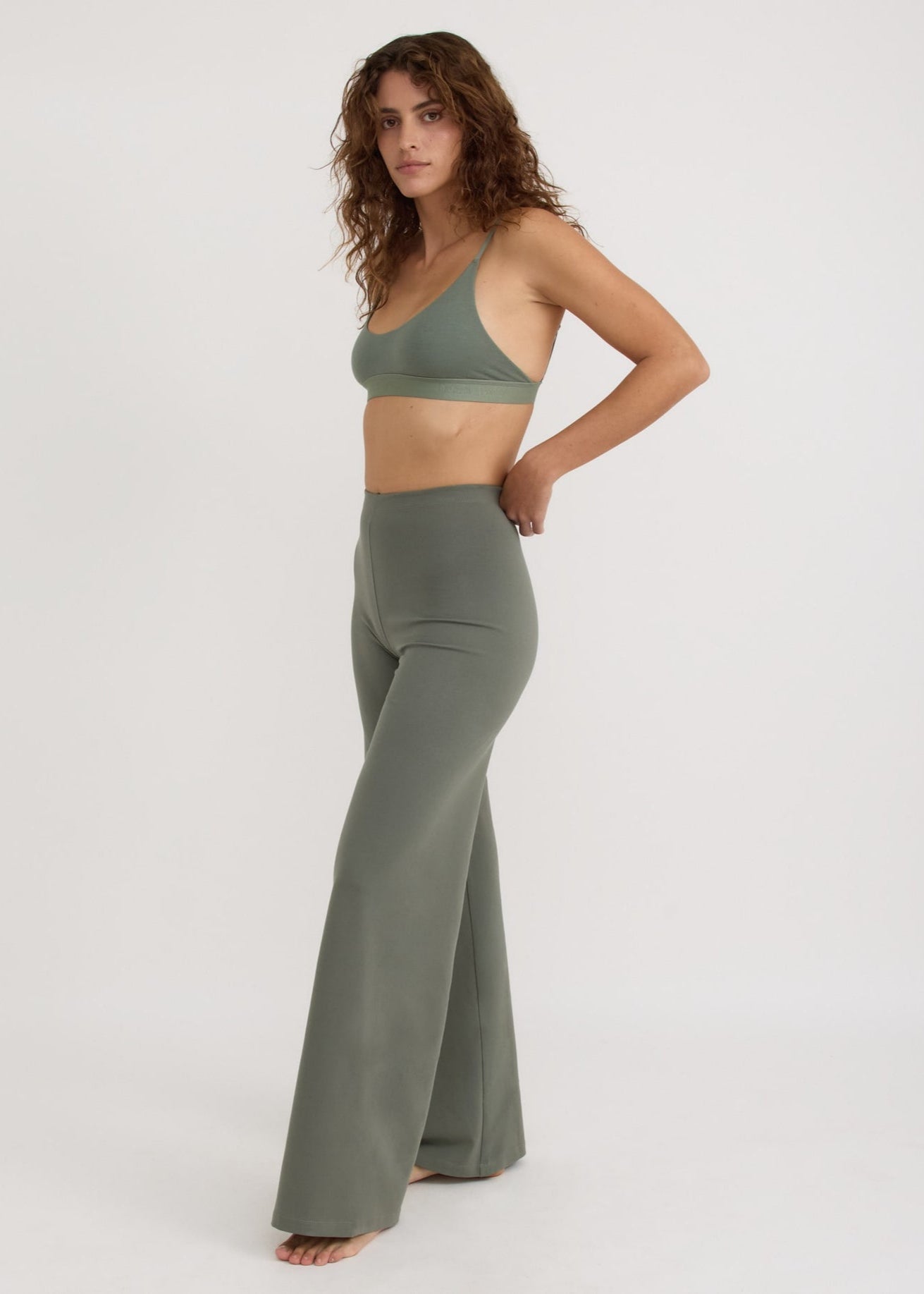 Pantalon fluide en coton bio | kaki "core straight leg pants - seaweed"