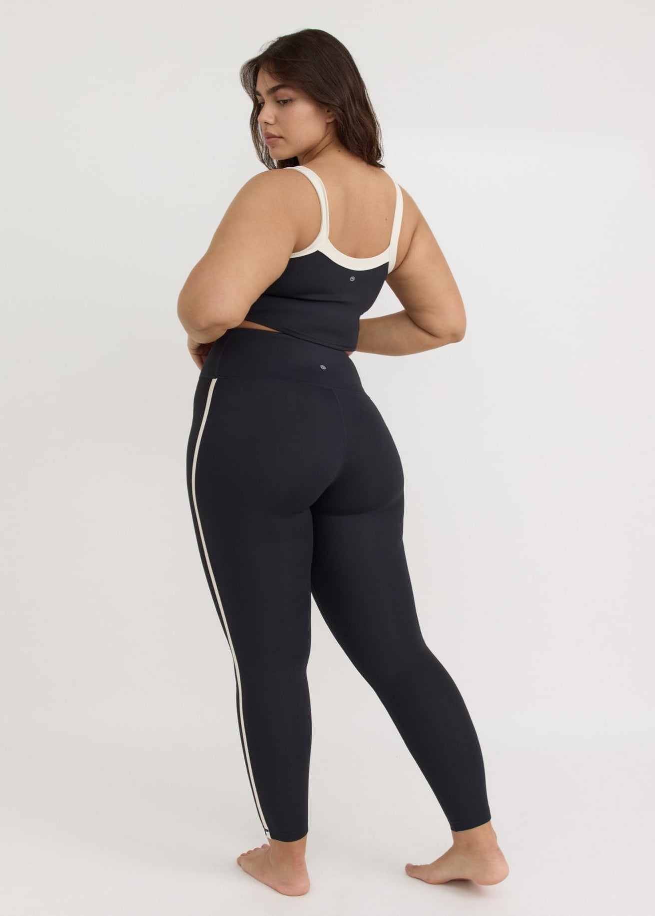 Brassière de sport en nylon recyclé | noir "active flow bra - black"