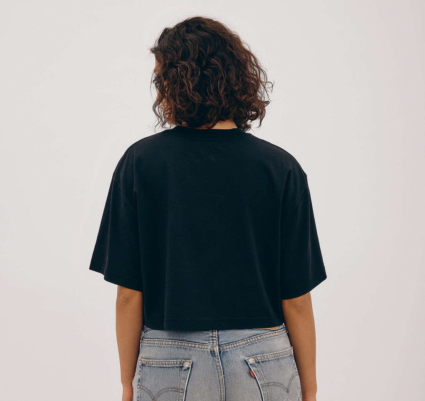 T-shirt court en coton bio | noir "true boxy crop tee black"