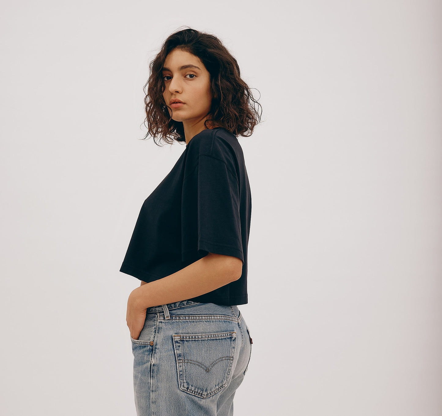 T-shirt court en coton bio | noir "true boxy crop tee black"