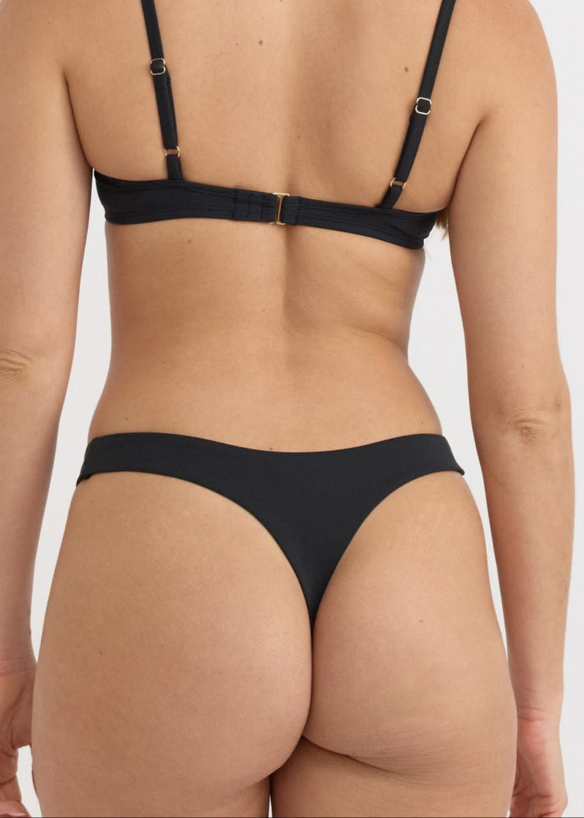 String de bain en matières recyclées | noir "swim high-leg bikini thong - black"