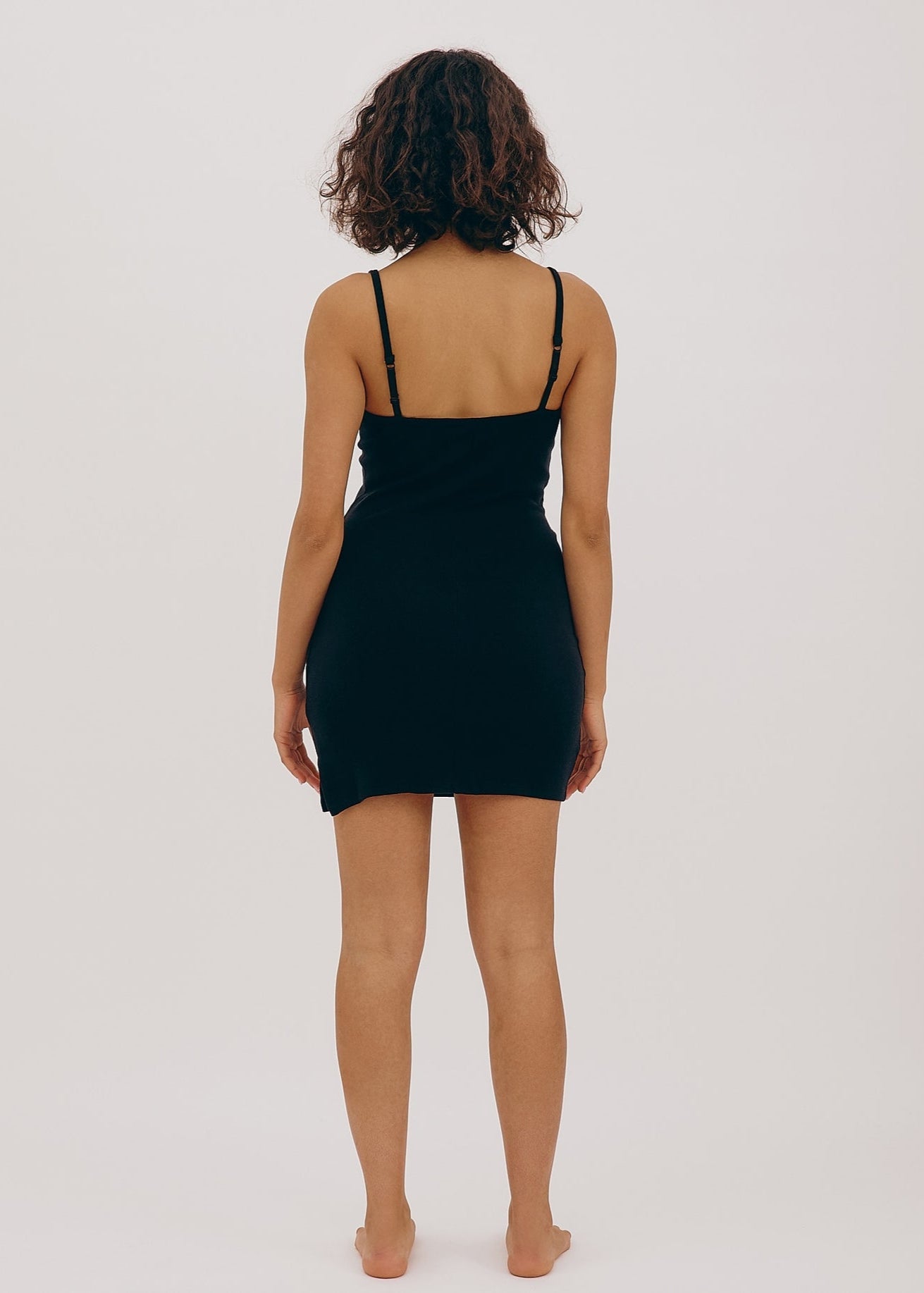 Robe moulante noire en tencel | noire "soft knit slip dress - black"