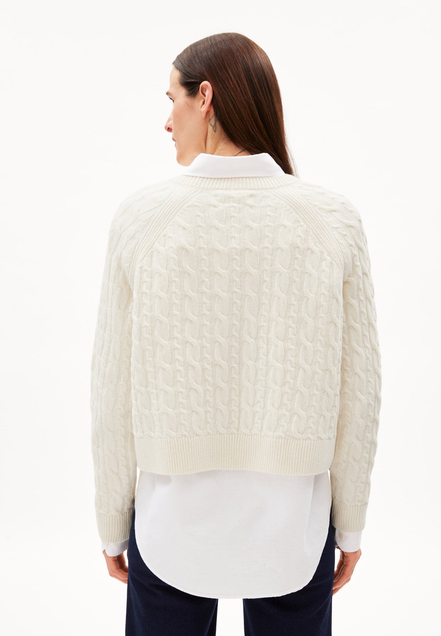 Pull tressé en laine bio et recyclée | écru "diliriaa cable oatmilk"