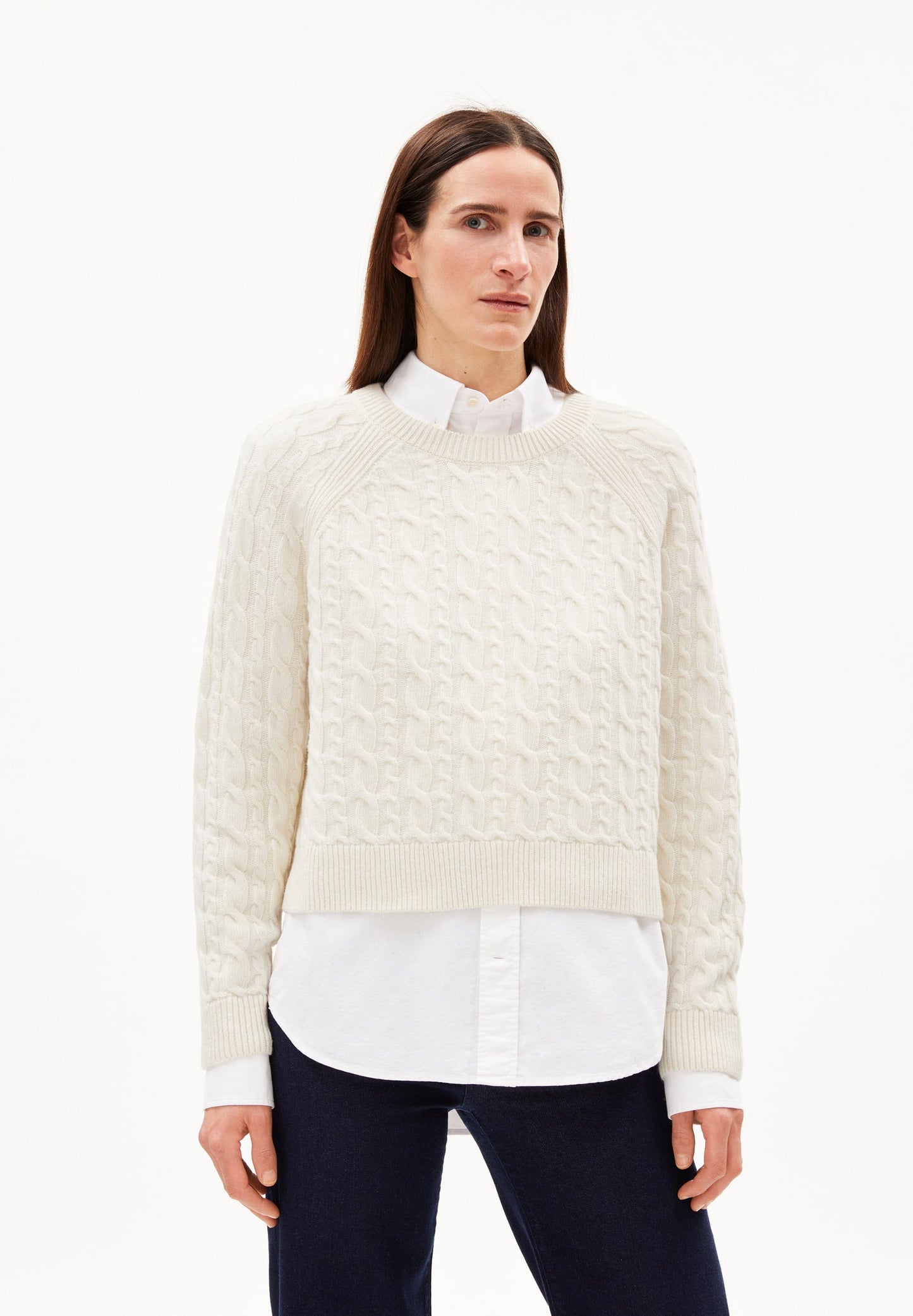 Pull tressé en laine bio et recyclée | écru "diliriaa cable oatmilk"