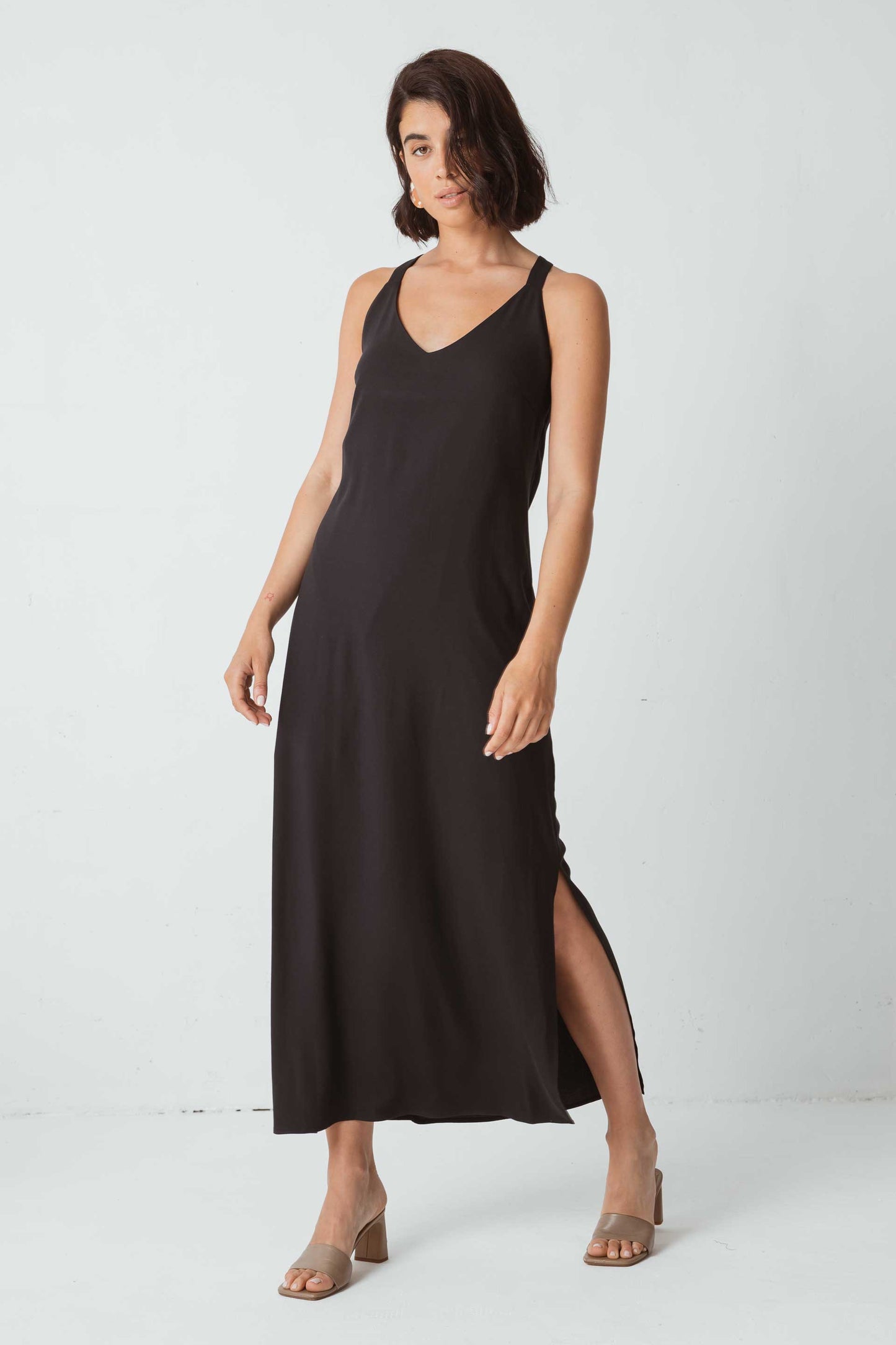 A RENVOYER - Robe longue fendue noire en ecovero - vestido klaudia black