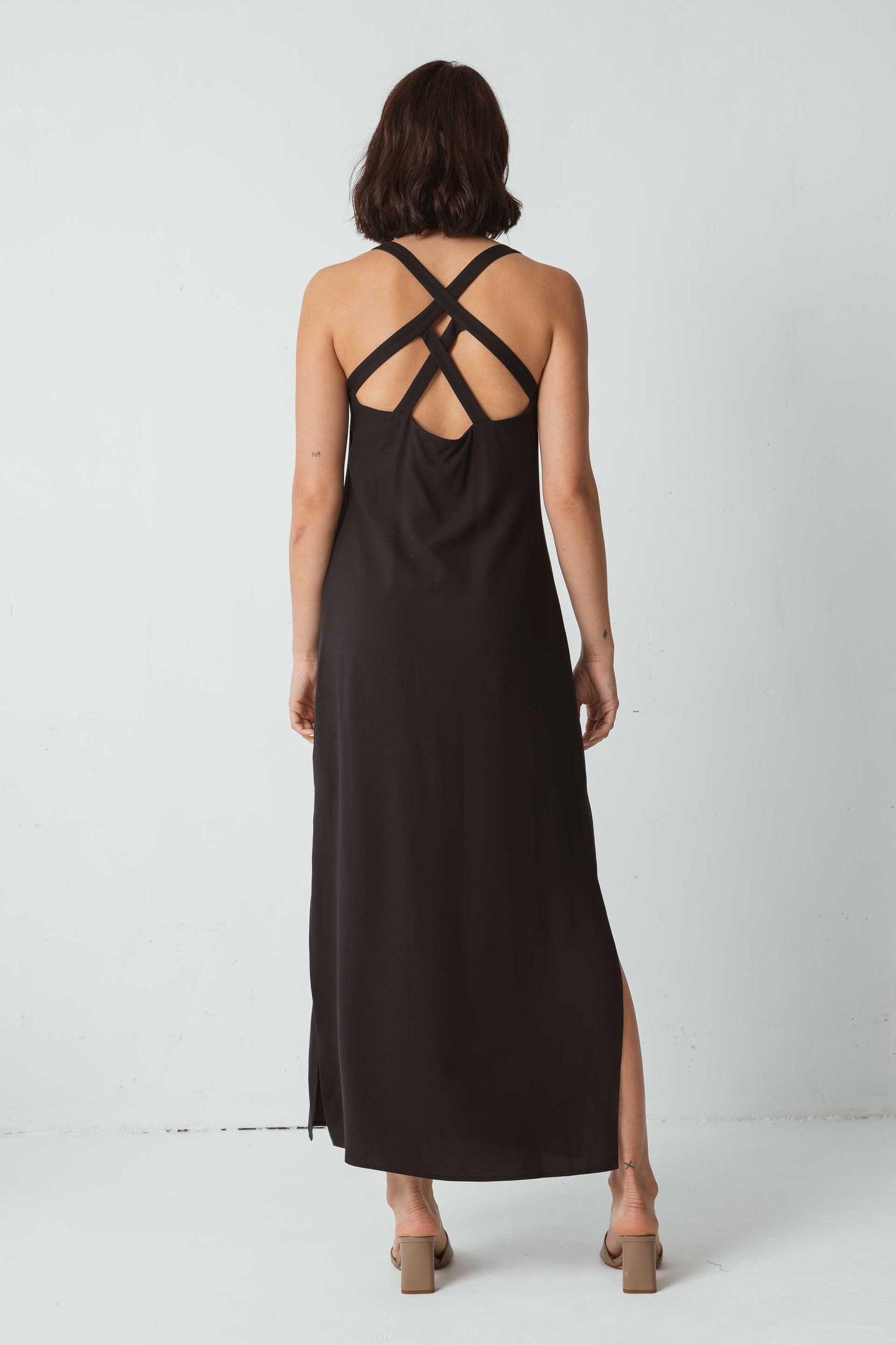 A RENVOYER - Robe longue fendue noire en ecovero - vestido klaudia black