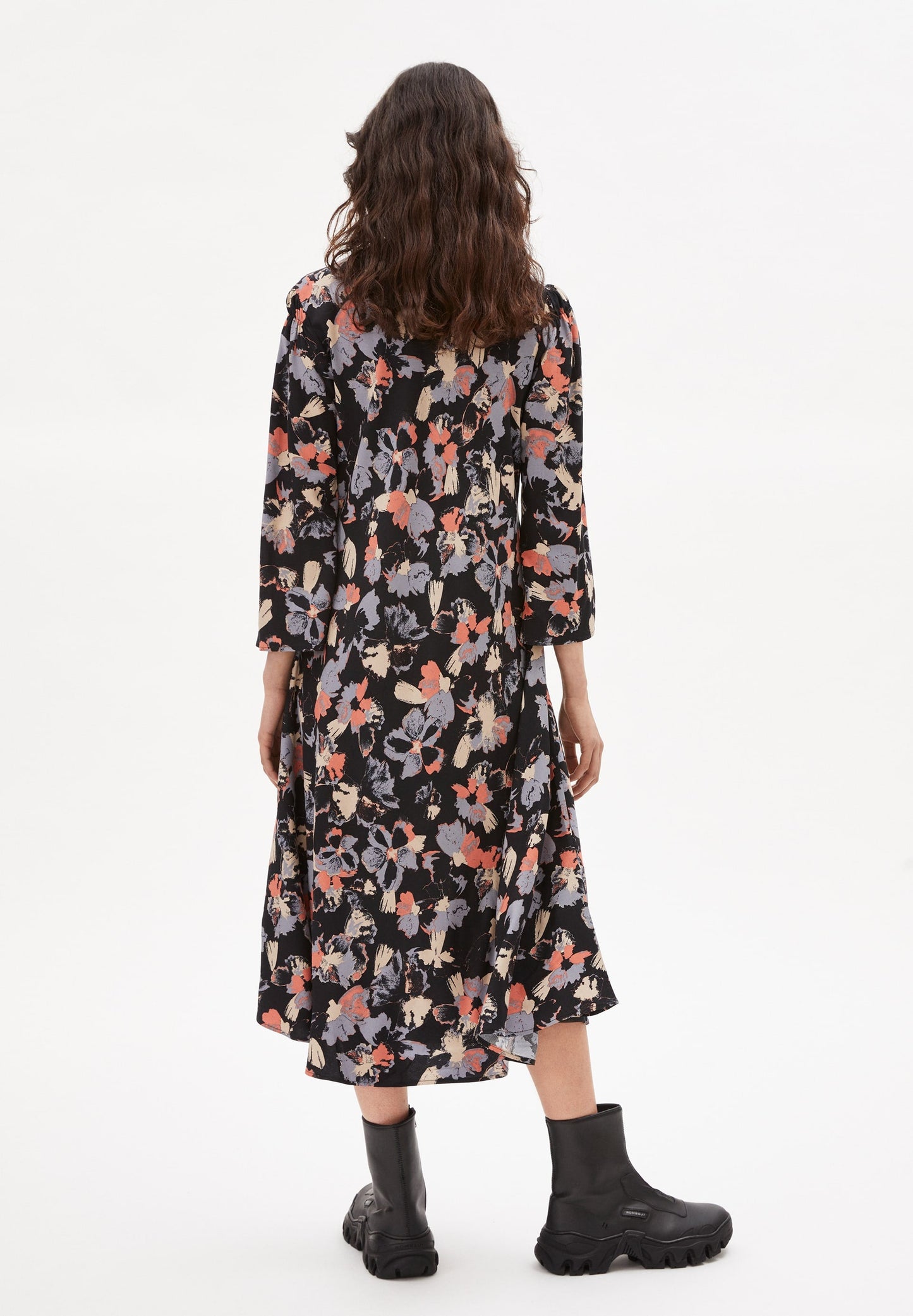 Robe à motifs en éco-vero - ELMAA BLOTCHED BLOOMS black