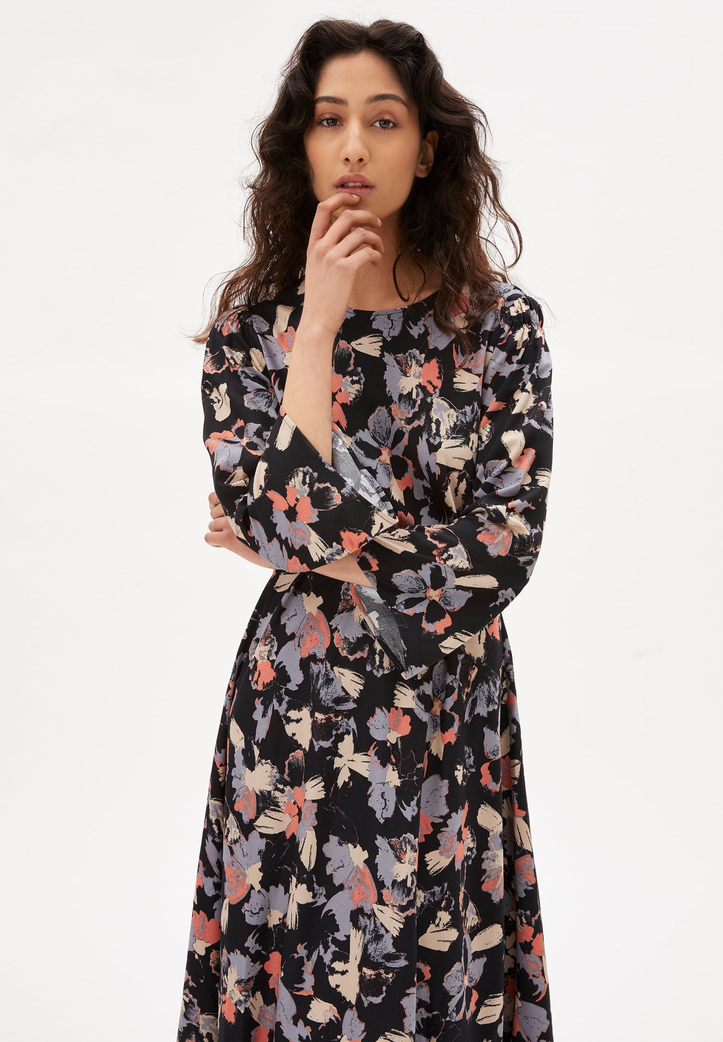 Robe à motifs en éco-vero - ELMAA BLOTCHED BLOOMS black