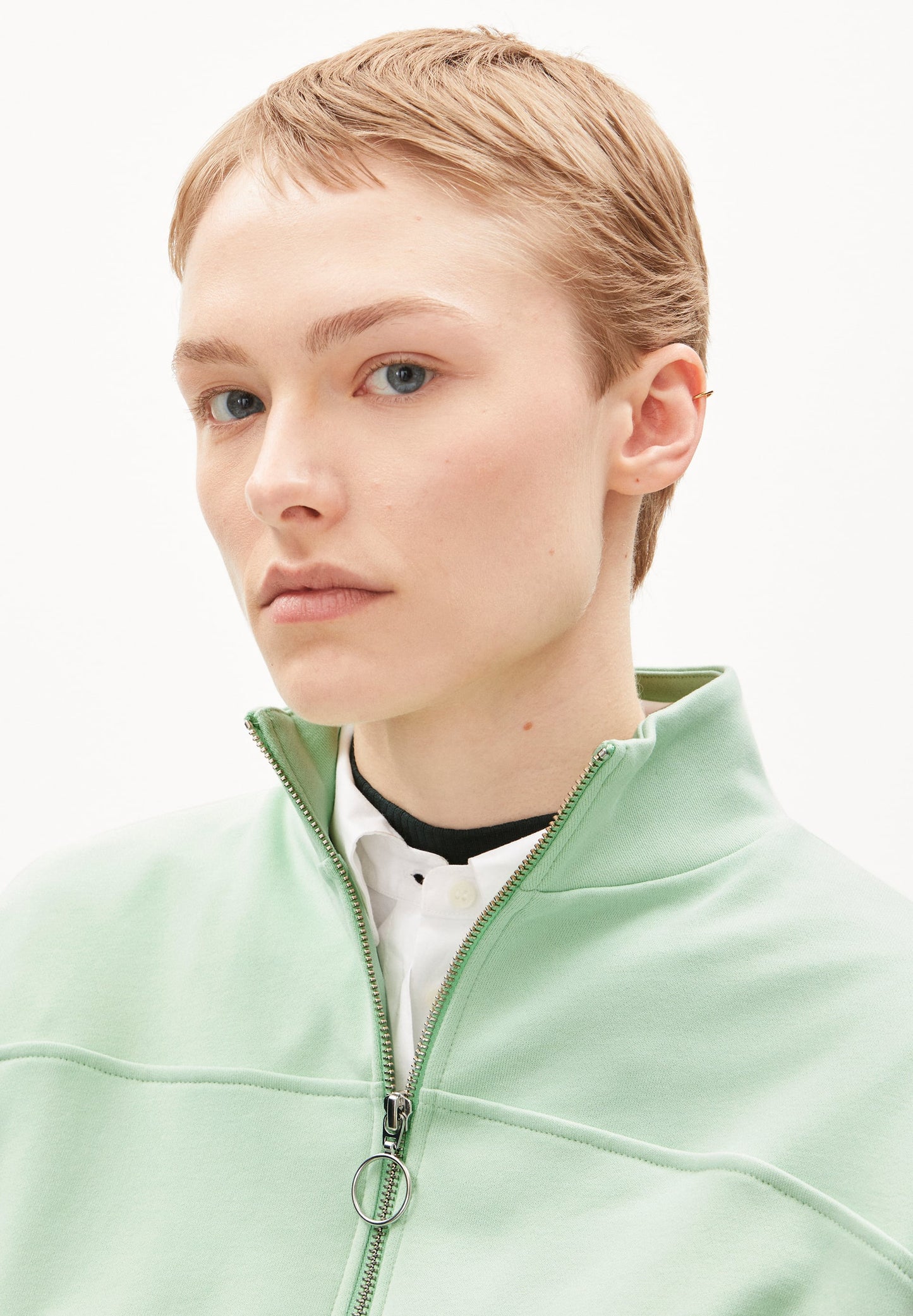 Sweat col zippé vert pomme en coton bio - eminaa light apple neon