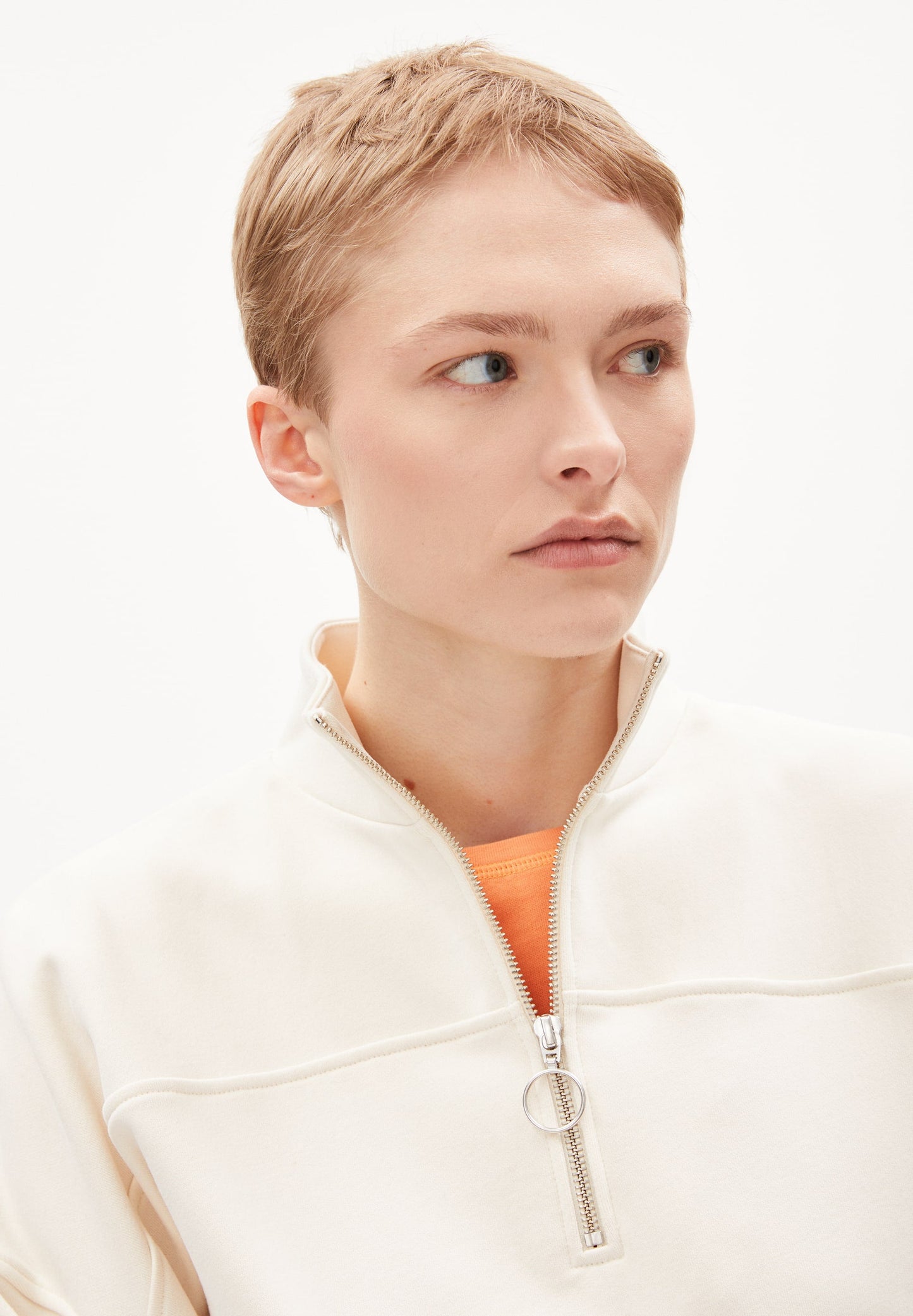 Sweat col zippé écru en coton bio - eminaa undyed