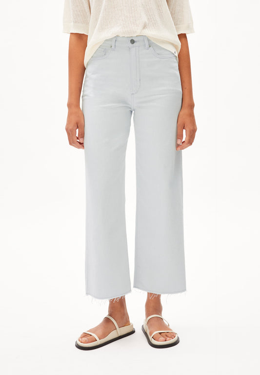 Jean évasé bleu clair en coton bio et recyclé - enijaa cropped blue white