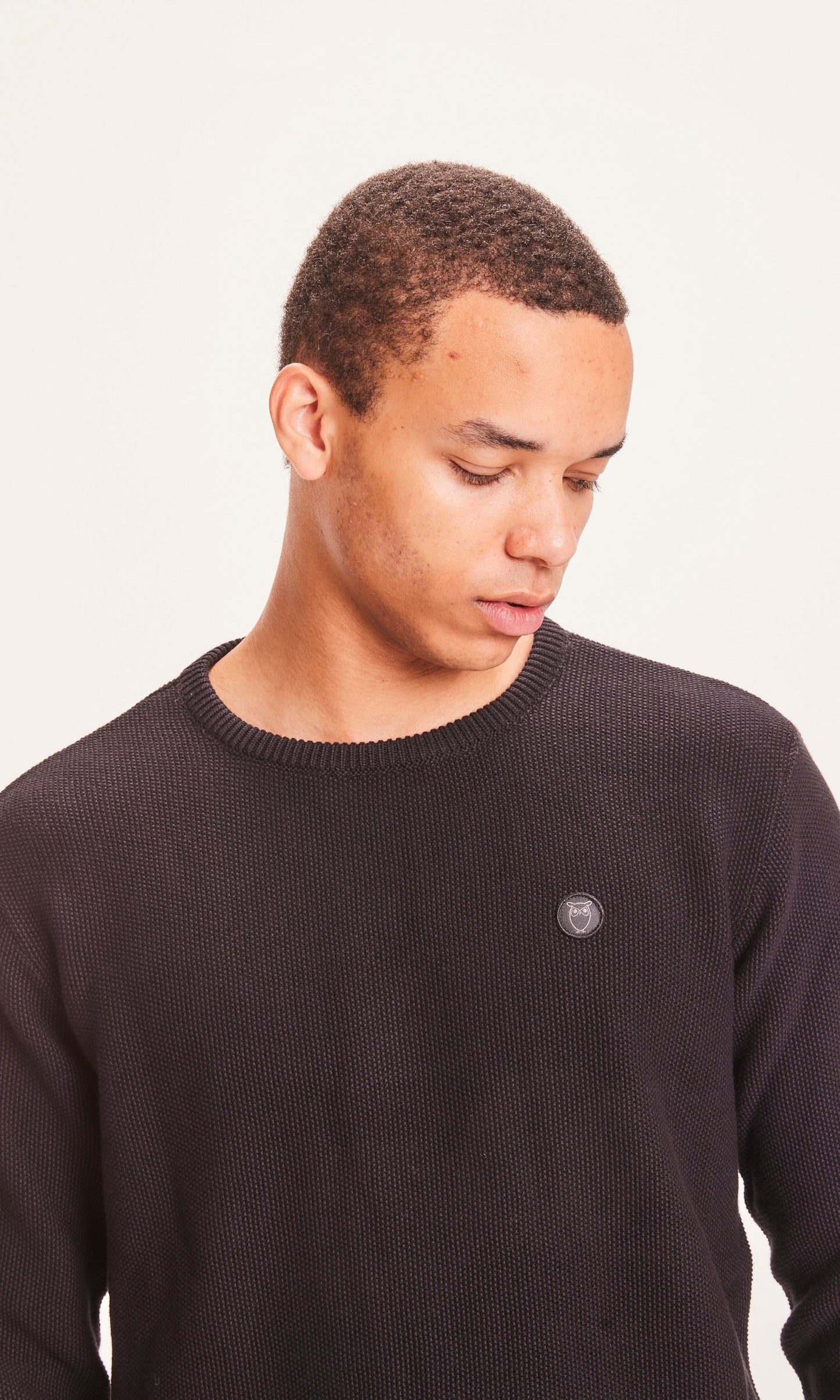 Pull léger piqué noir en coton bio - FIELD pique badge black jet